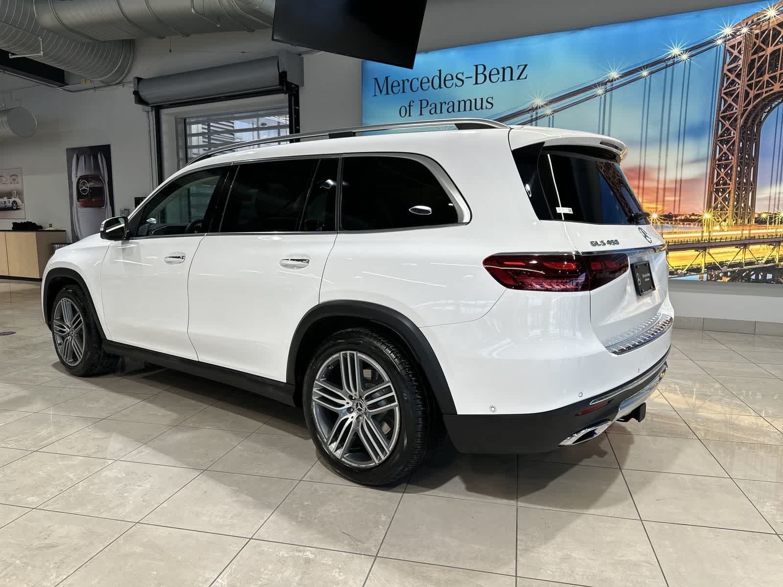 Thumbnail: 2024 Mercedes-Benz GLS - 16