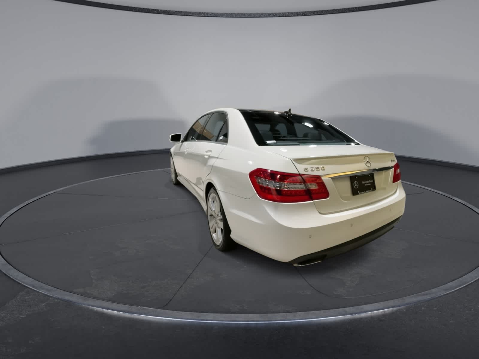 Thumbnail: 2012 Mercedes-Benz E-Class - 9