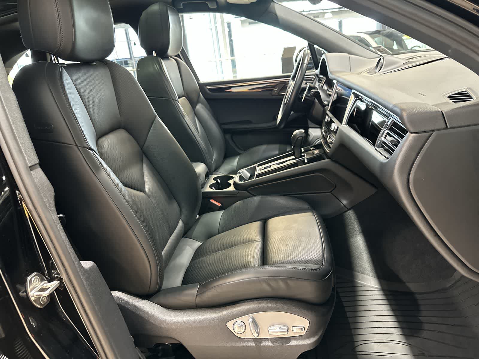 Thumbnail: 2023 Porsche Macan - 26