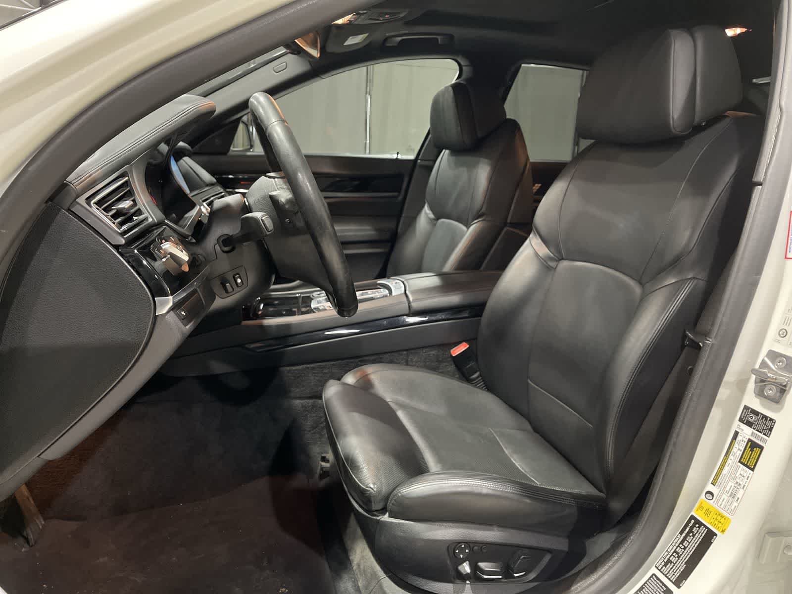 Thumbnail: 2011 BMW 7 Series - 23