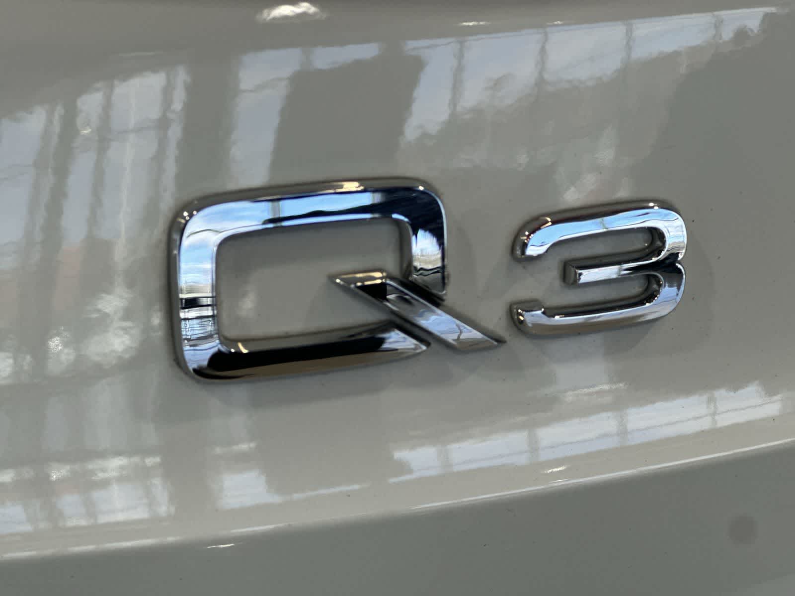 Thumbnail: 2019 Audi Q3 - 19