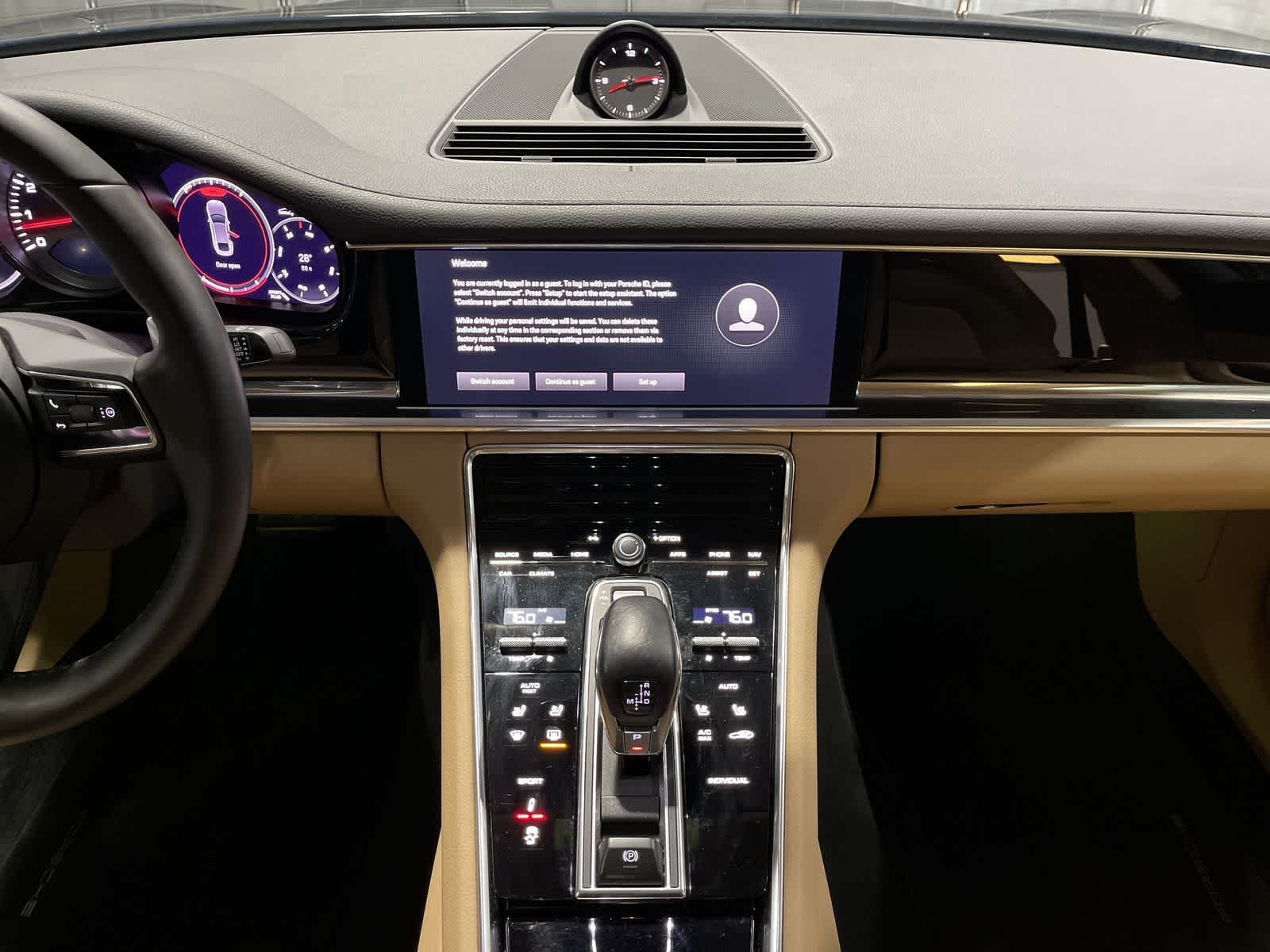 Thumbnail: 2022 Porsche Panamera - 28