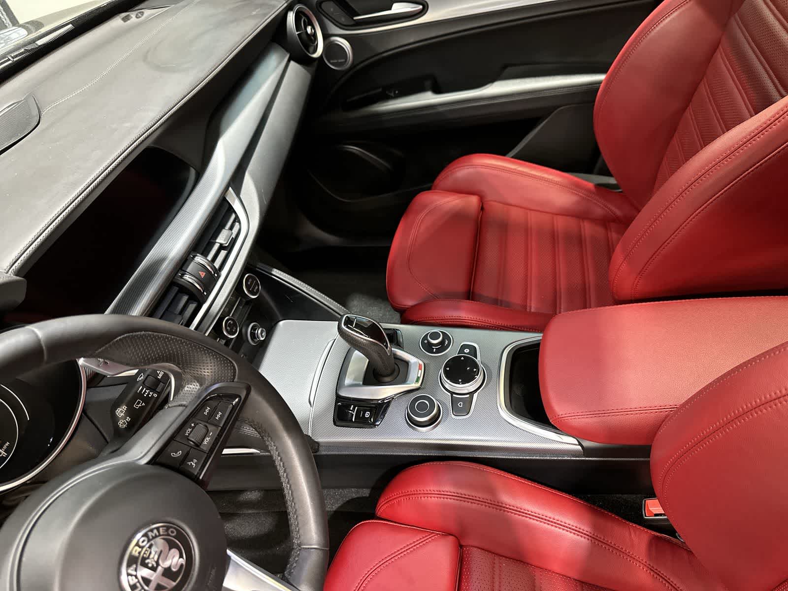 Thumbnail: 2022 Alfa Romeo Stelvio - 28