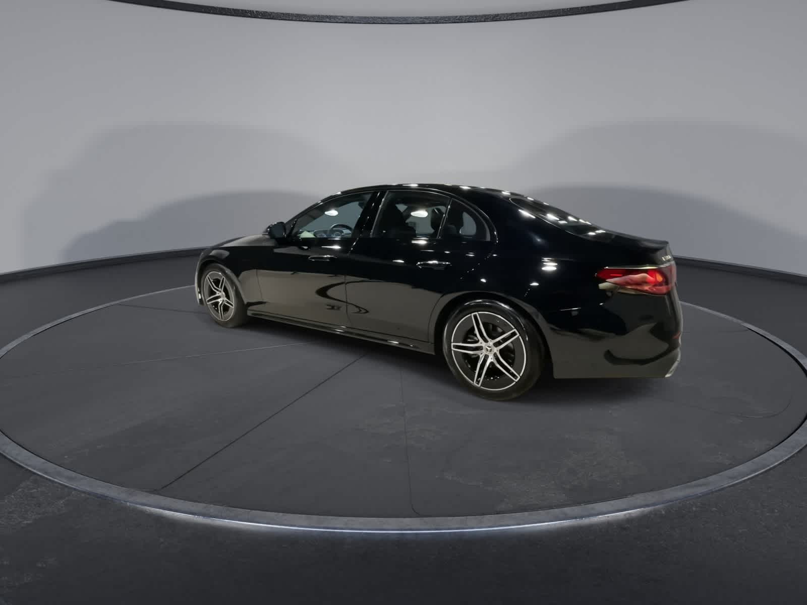 Thumbnail: 2025 Mercedes-Benz E-Class - 8