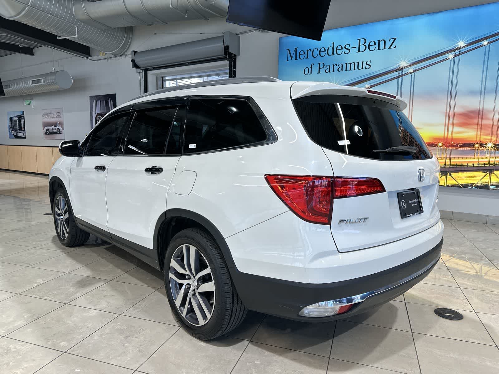 Thumbnail: 2017 Honda Pilot - 16