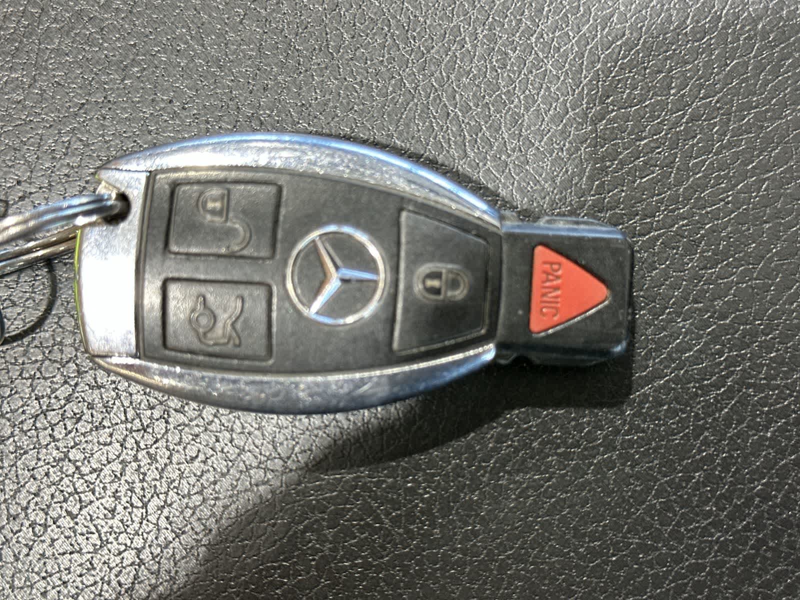 Thumbnail: 2010 Mercedes-Benz GLK - 32