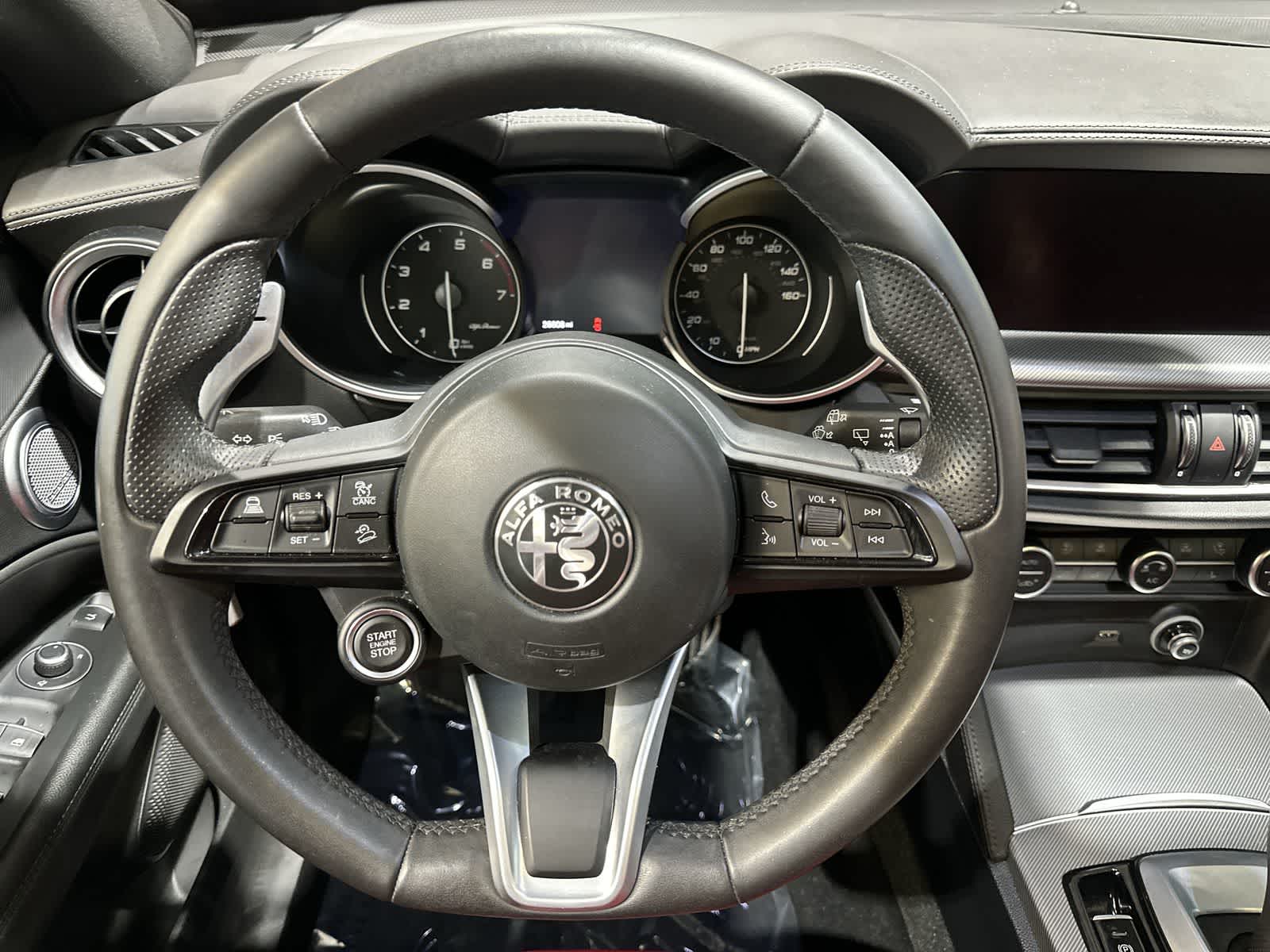 Thumbnail: 2022 Alfa Romeo Stelvio - 27