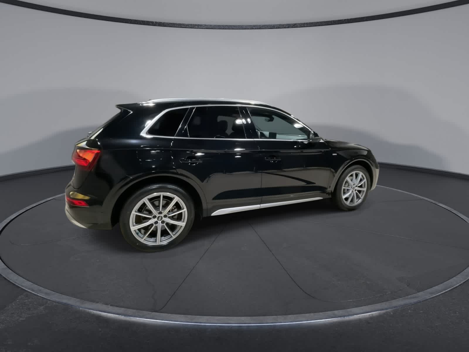 Thumbnail: 2021 Audi Q5 - 11