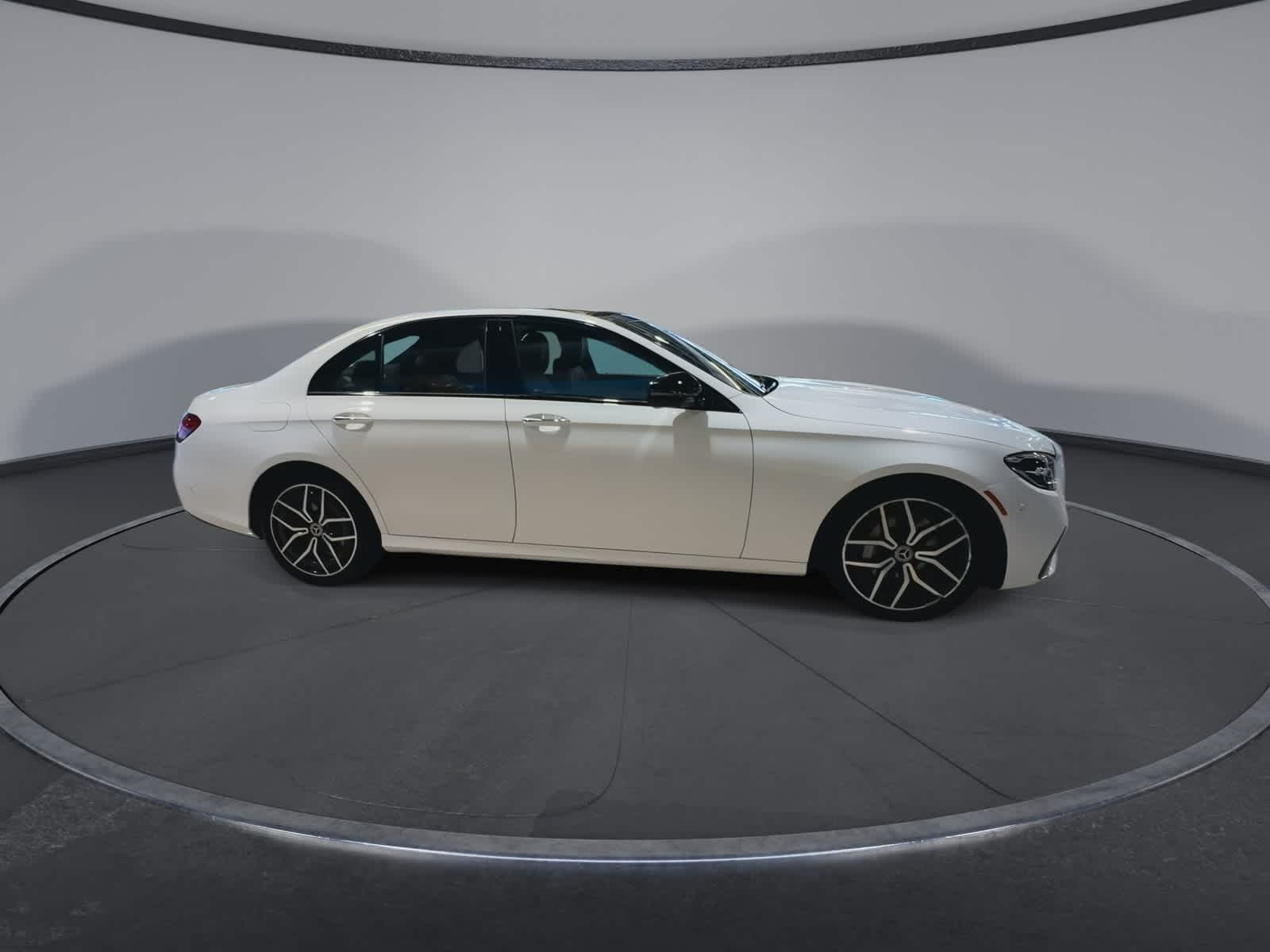 Thumbnail: 2023 Mercedes-Benz E-Class - 13
