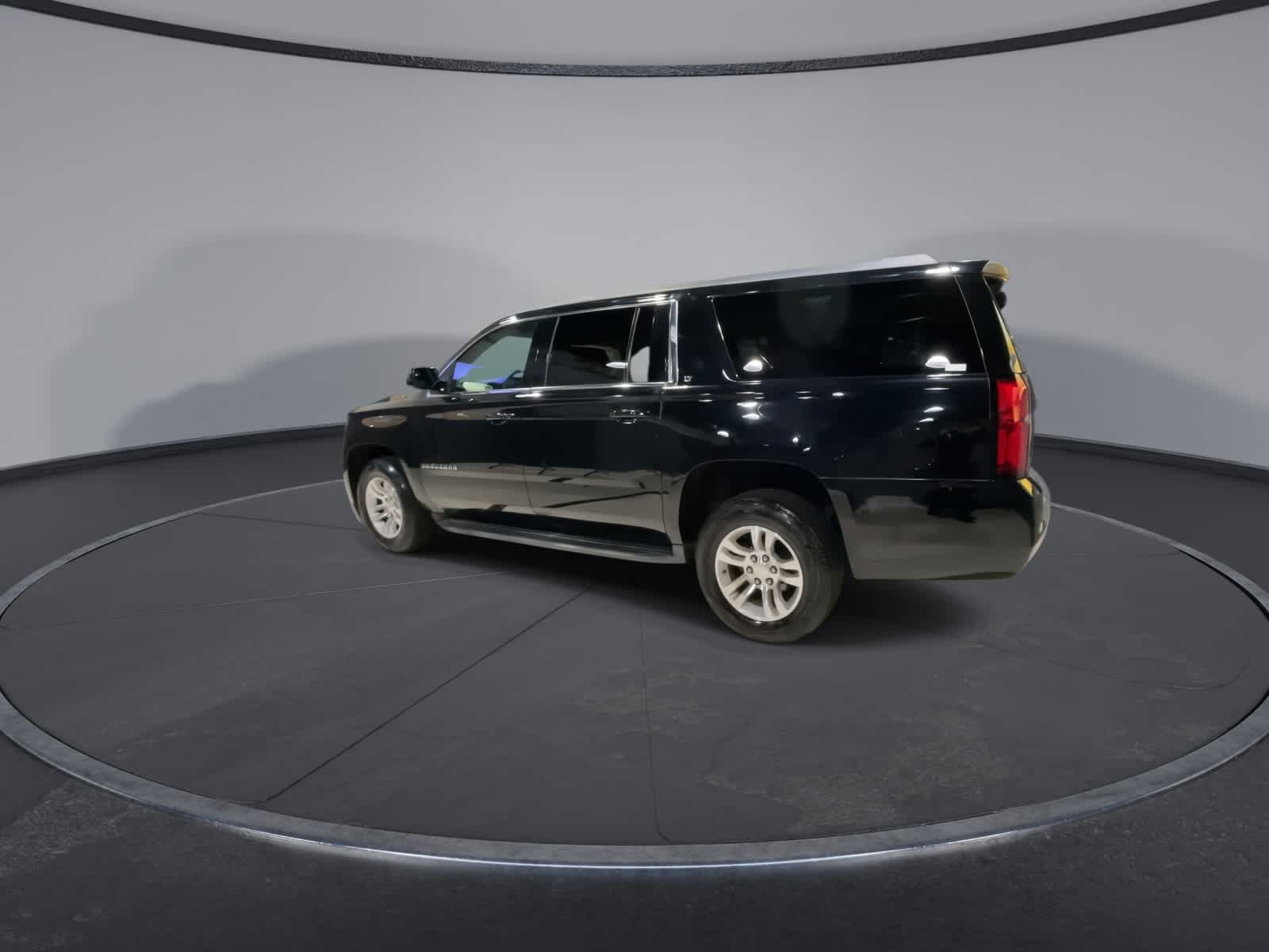Thumbnail: 2016 Chevrolet Suburban - 9