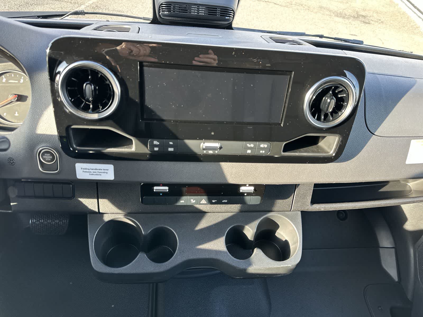 Thumbnail: 2025 Mercedes-Benz Sprinter - 27