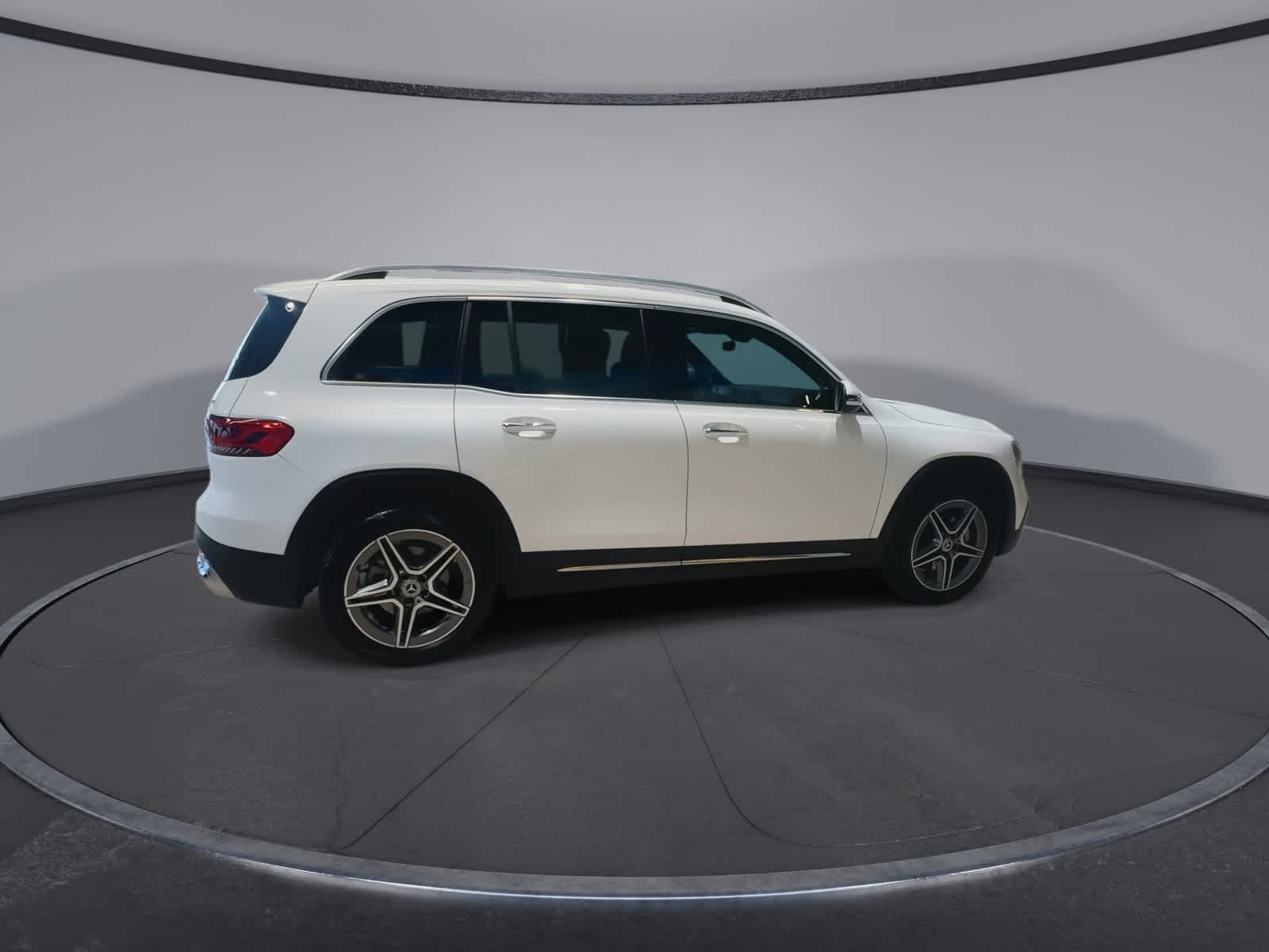Thumbnail: 2022 Mercedes-Benz GLB - 12