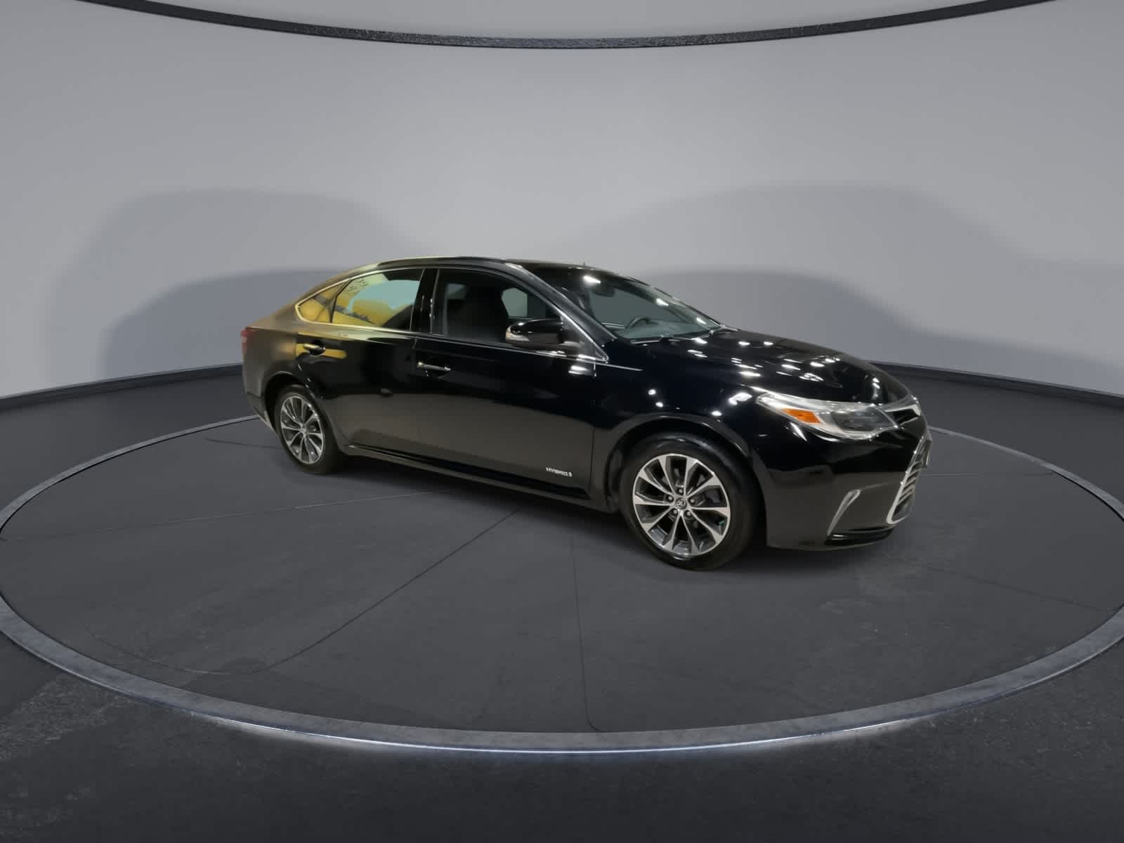 2016 Toyota Avalon Hybrid XLE Plus photo 2