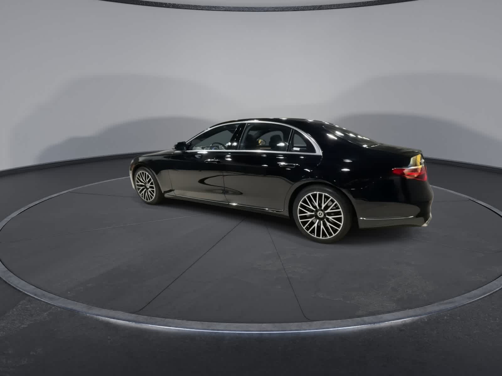 Thumbnail: 2023 Mercedes-Benz S-Class - 8