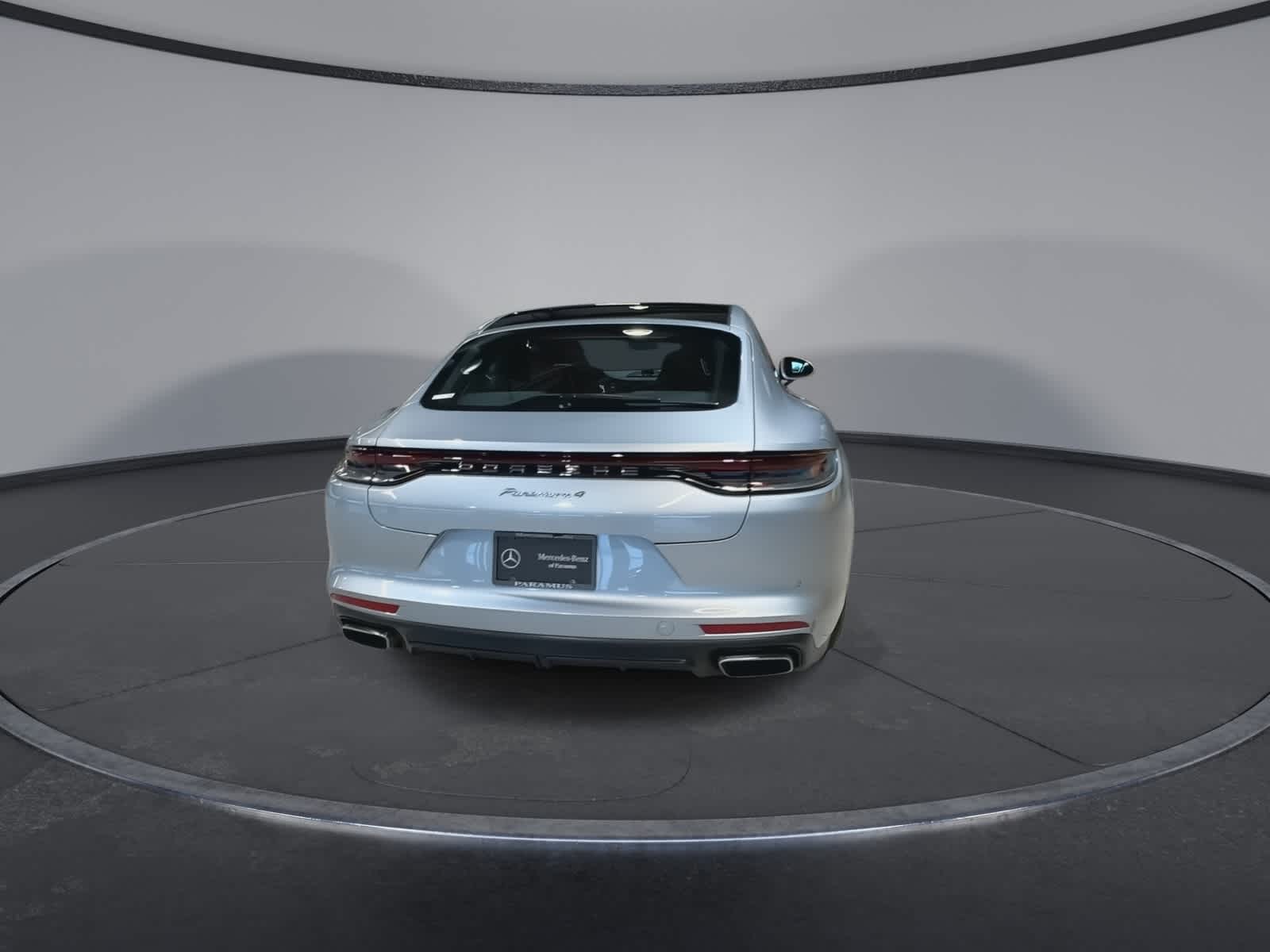 Thumbnail: 2023 Porsche Panamera - 10