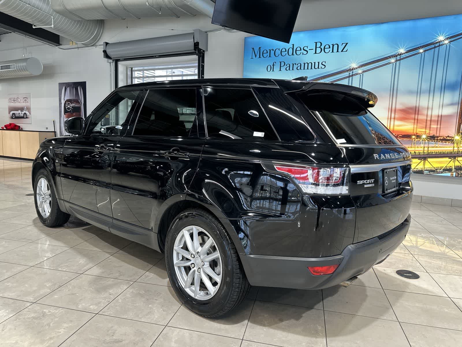 Thumbnail: 2017 Land Rover Range Rover Sport - 16