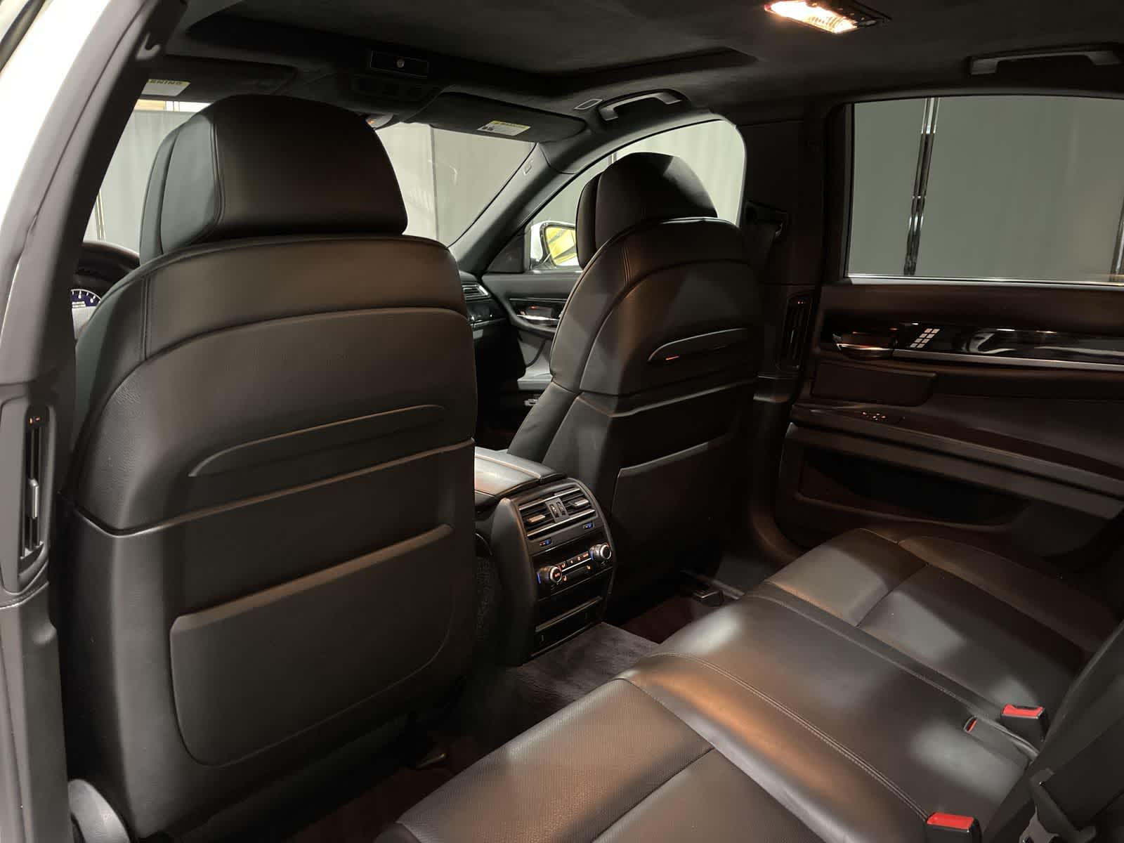 Thumbnail: 2011 BMW 7 Series - 24