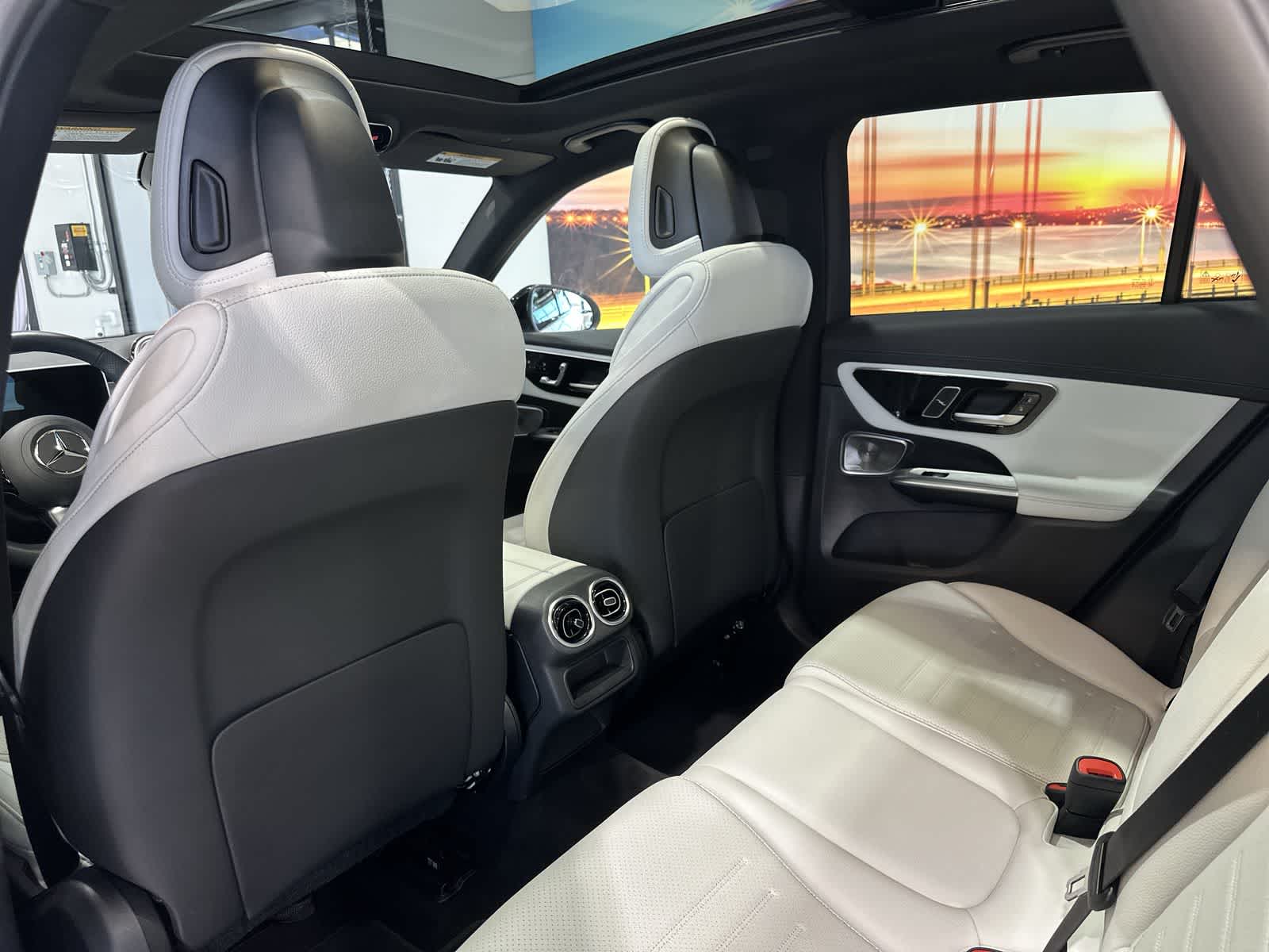 Thumbnail: 2025 Mercedes-Benz GLC - 24