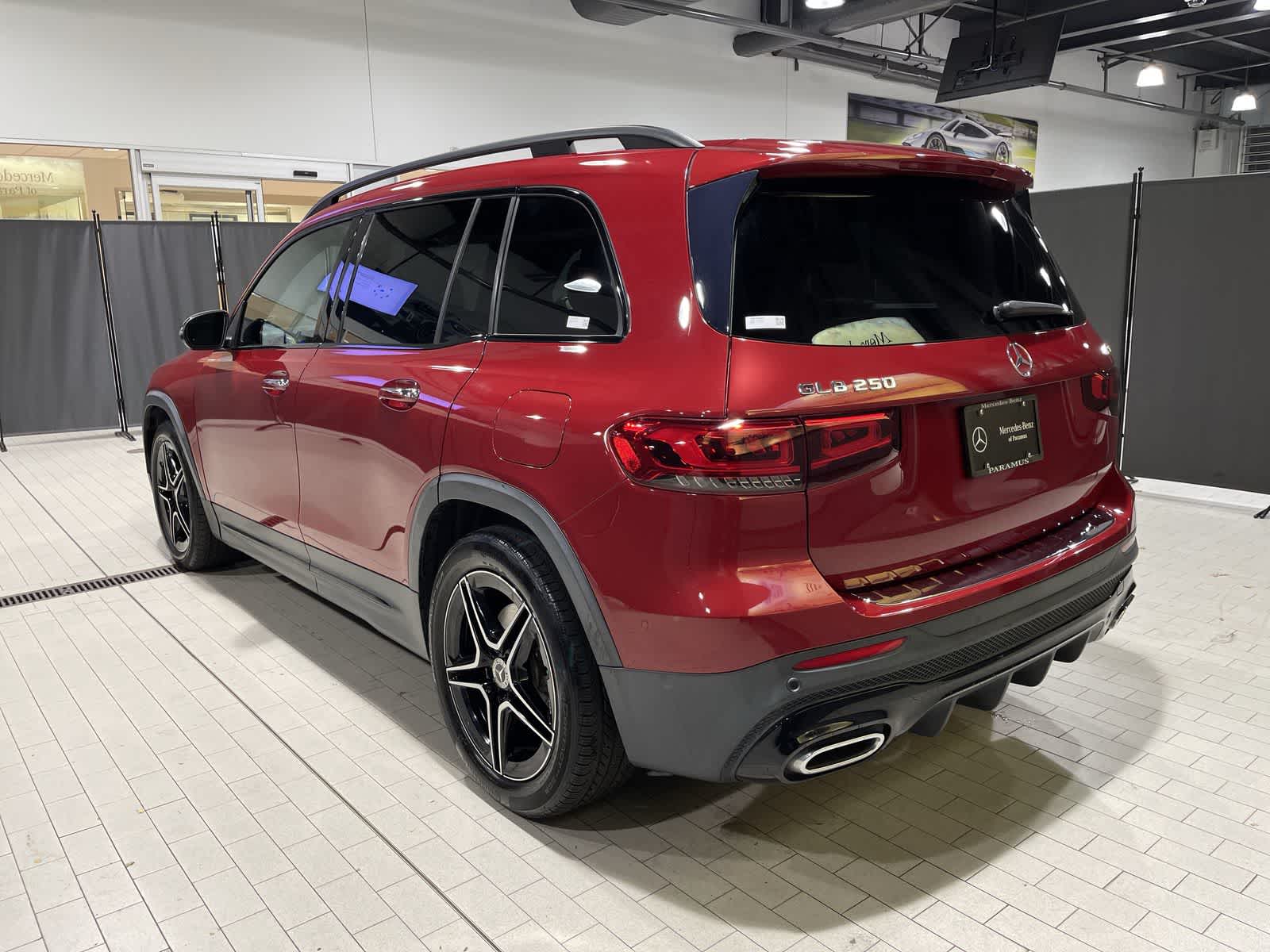 Thumbnail: 2021 Mercedes-Benz GLB - 16