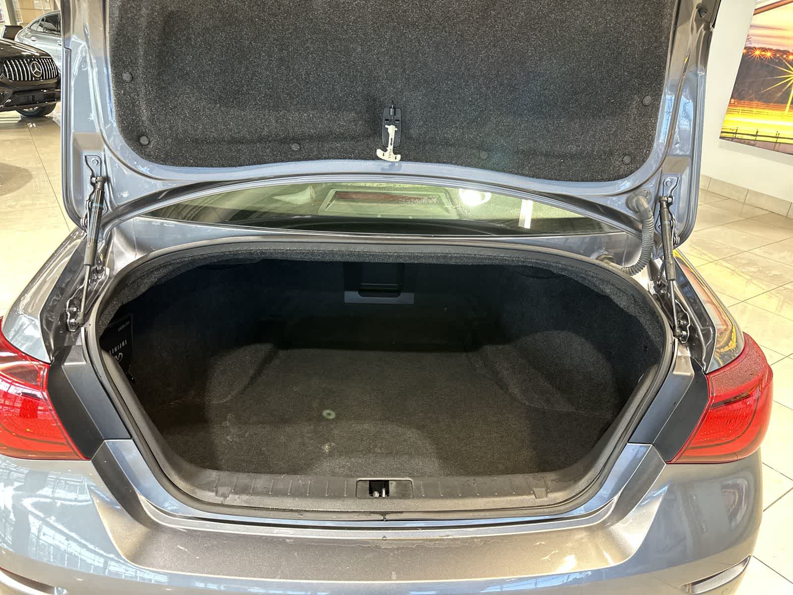 Thumbnail: 2017 INFINITI Q70 - 31