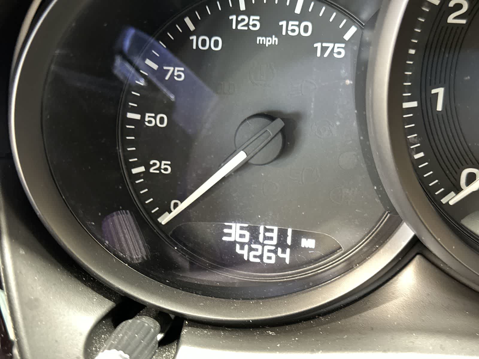 Thumbnail: 2023 Porsche Macan - 30