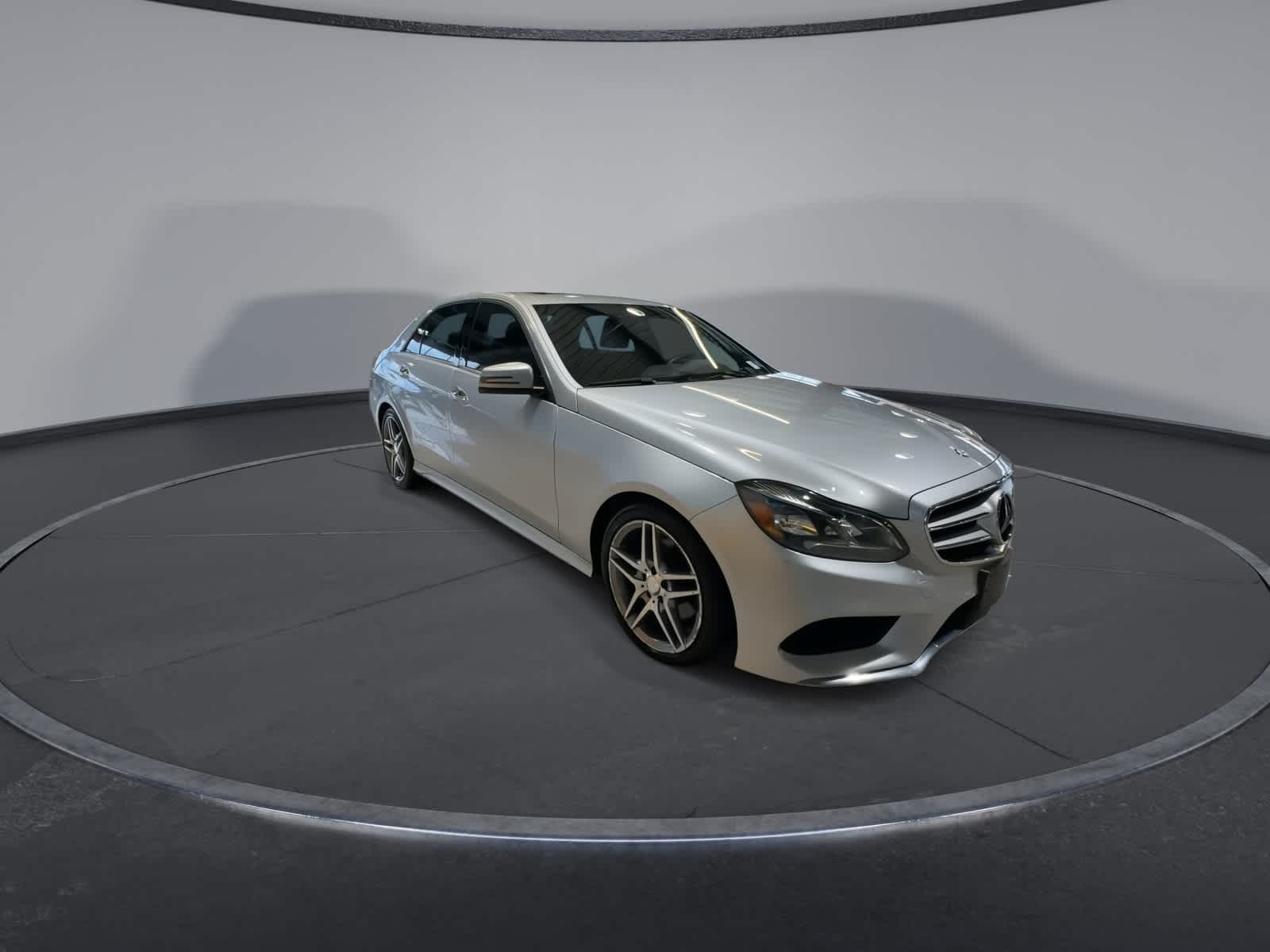 Thumbnail: 2016 Mercedes-Benz E-Class - 2