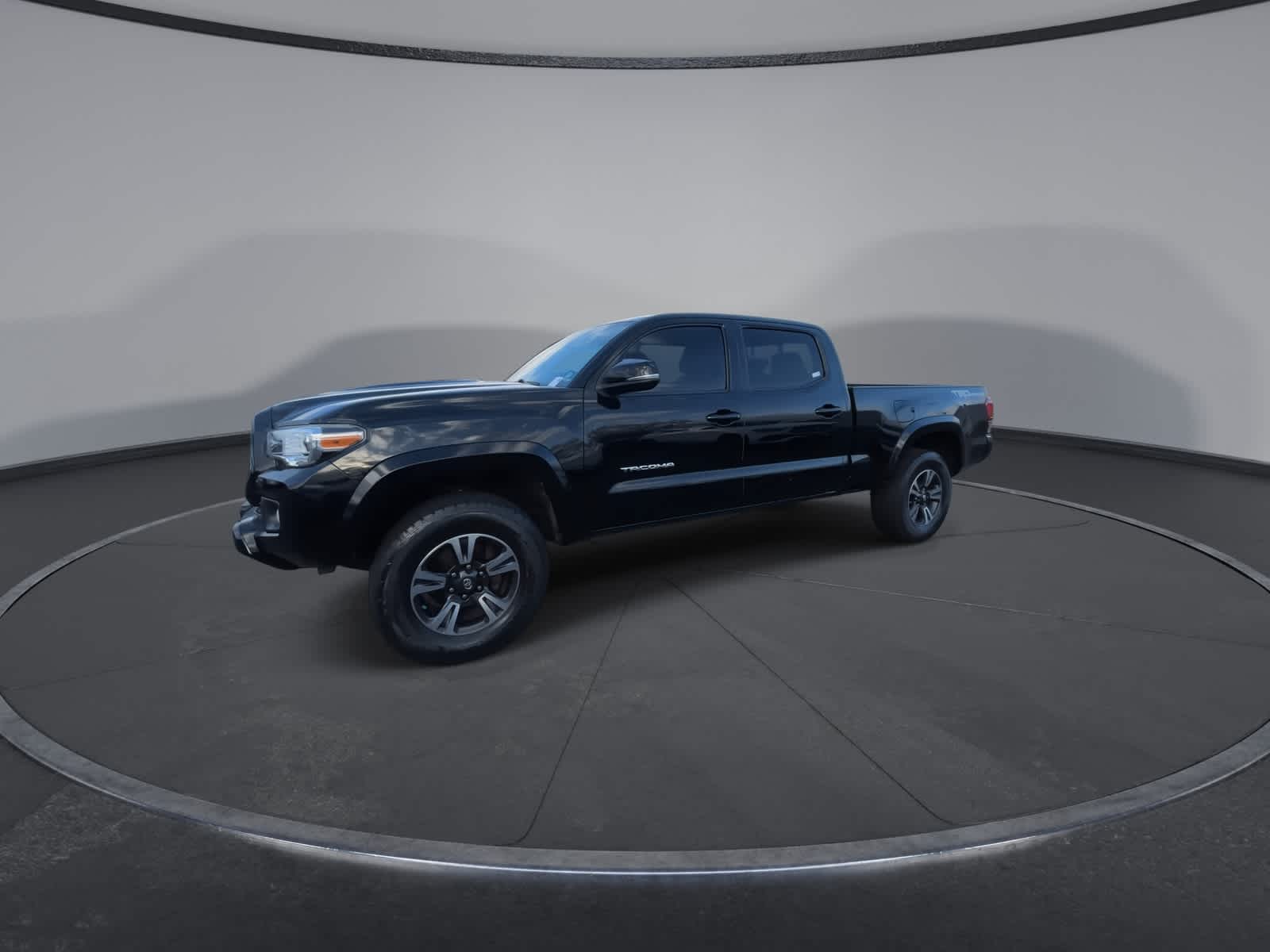 Thumbnail: 2016 Toyota Tacoma - 6