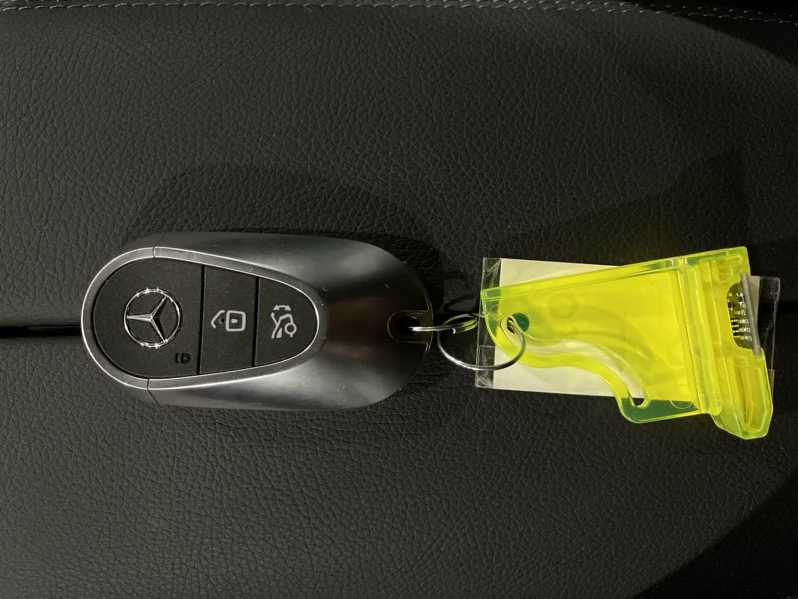 Thumbnail: 2025 Mercedes-Benz GLC - 32