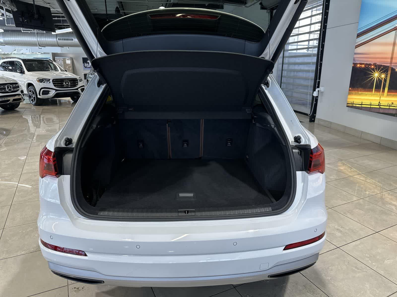 Thumbnail: 2019 Audi Q3 - 31