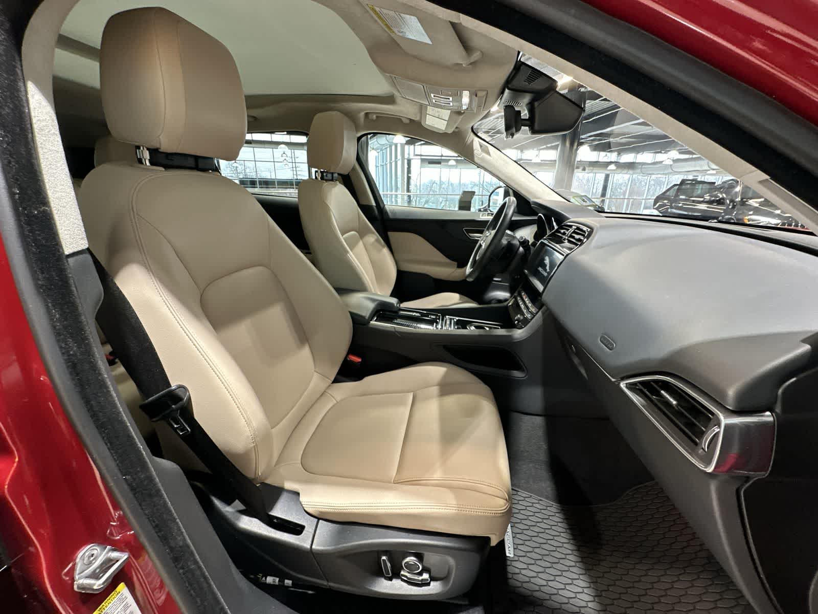 Thumbnail: 2020 Jaguar F-Pace - 26