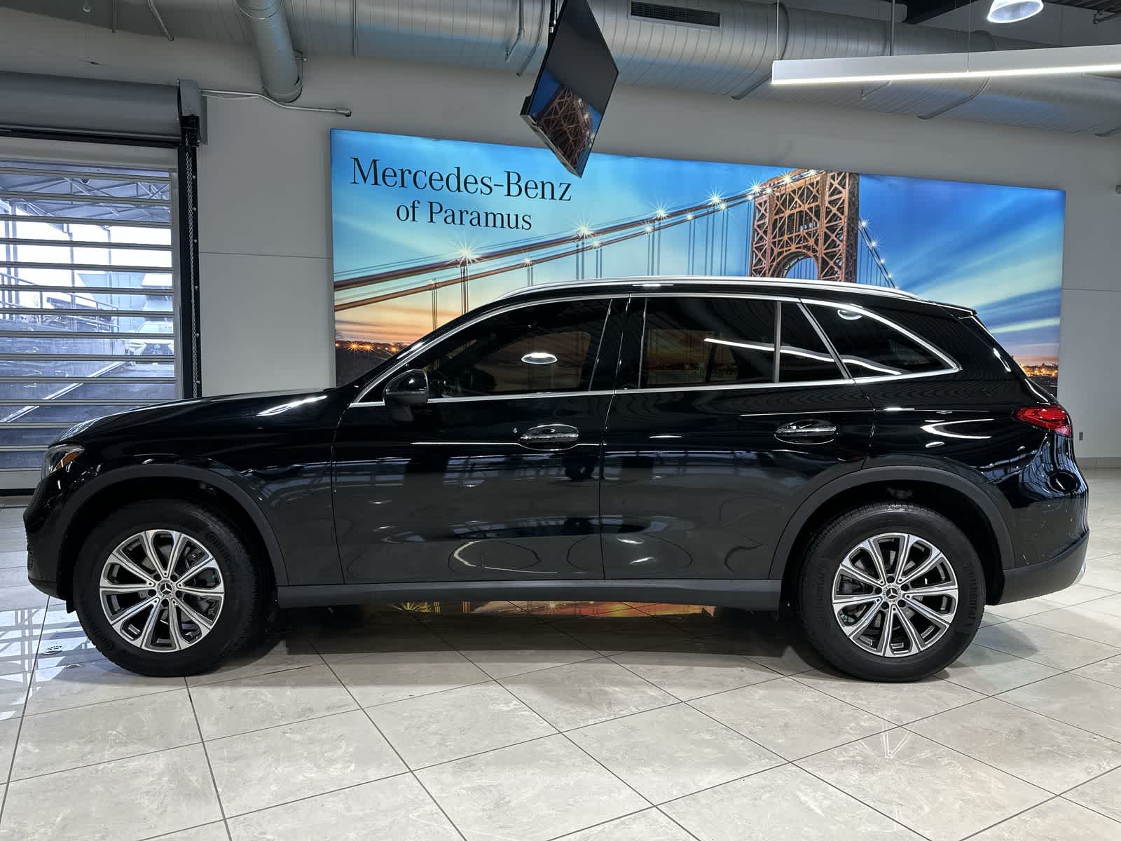 Thumbnail: 2023 Mercedes-Benz GLC - 15