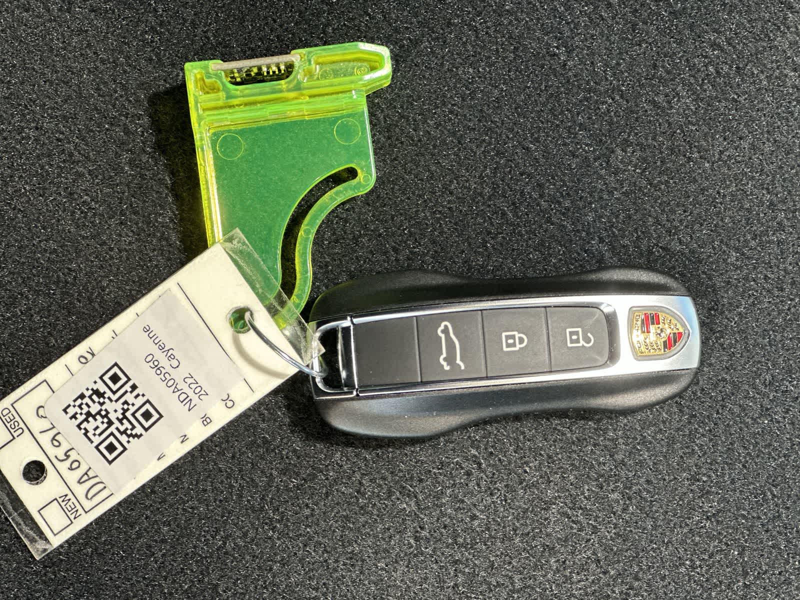 Thumbnail: 2022 Porsche Cayenne - 32