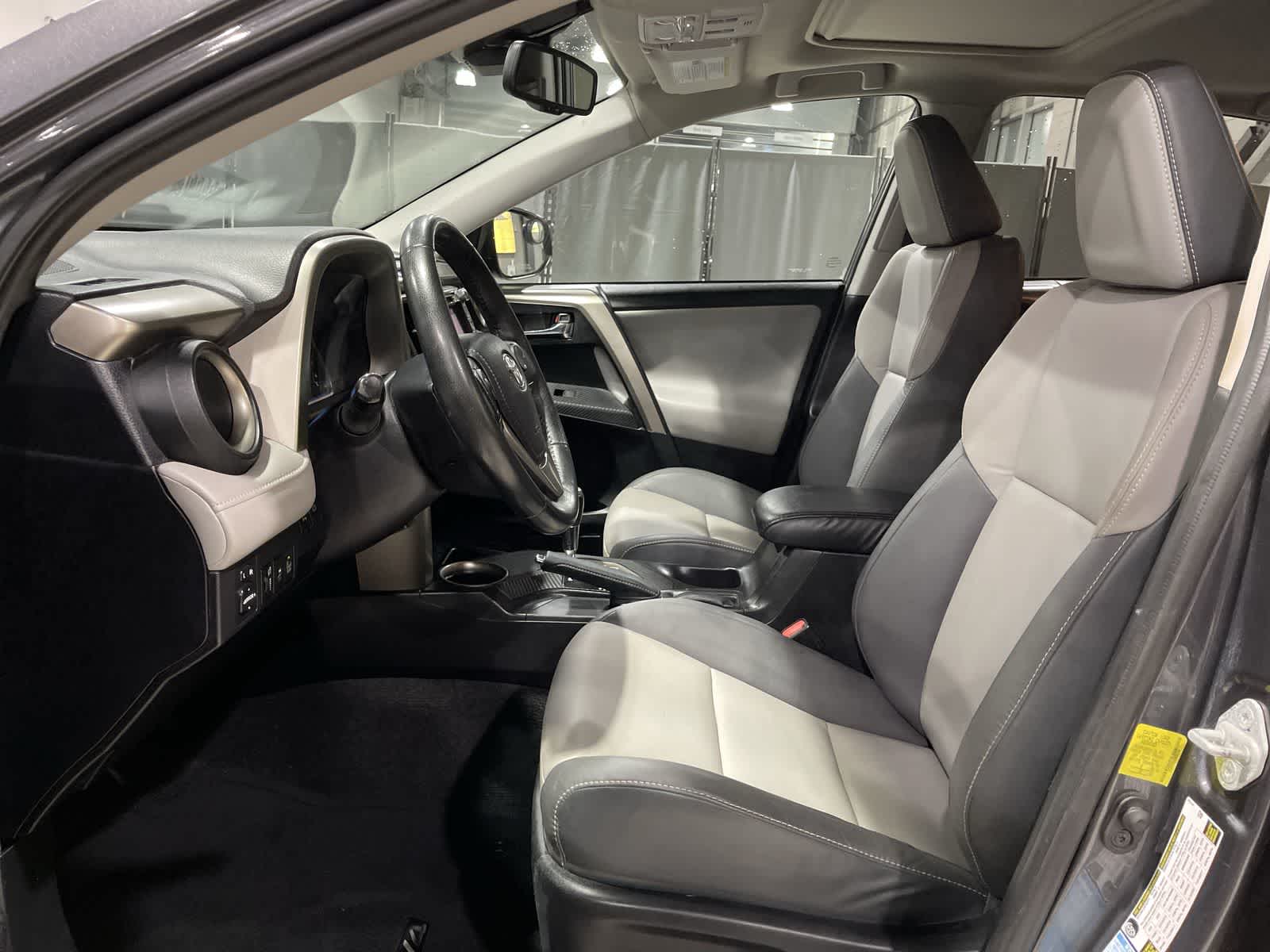 Thumbnail: 2015 Toyota RAV4 - 23