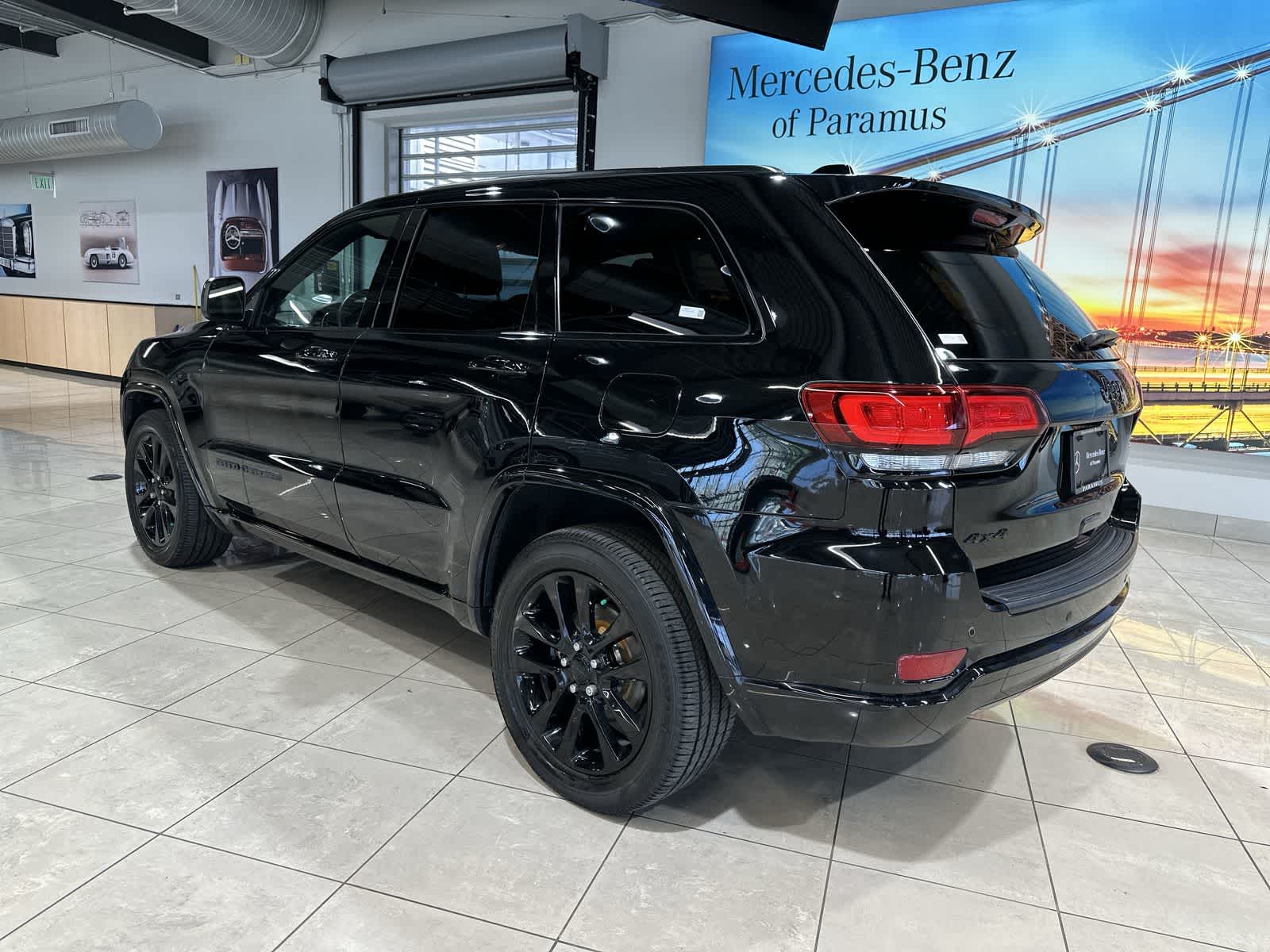 Thumbnail: 2020 Jeep Grand Cherokee - 16