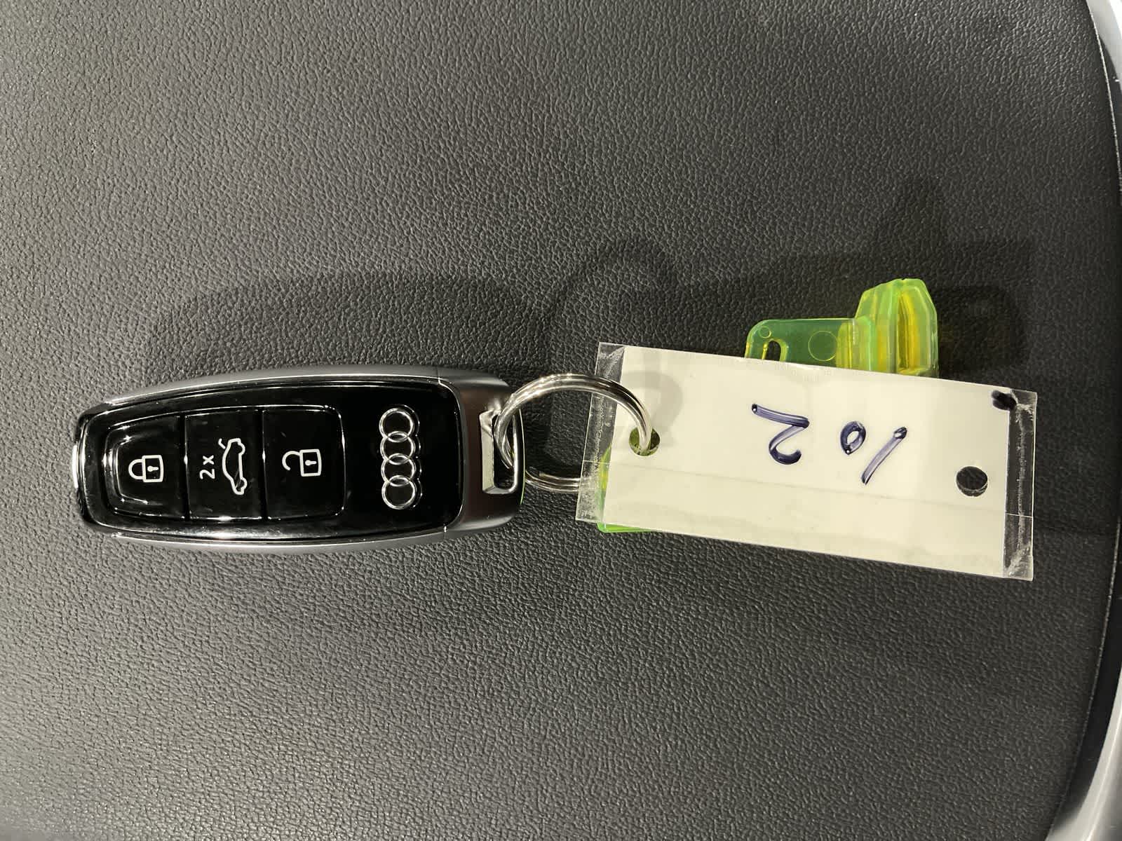 Thumbnail: 2019 Audi Q8 - 32