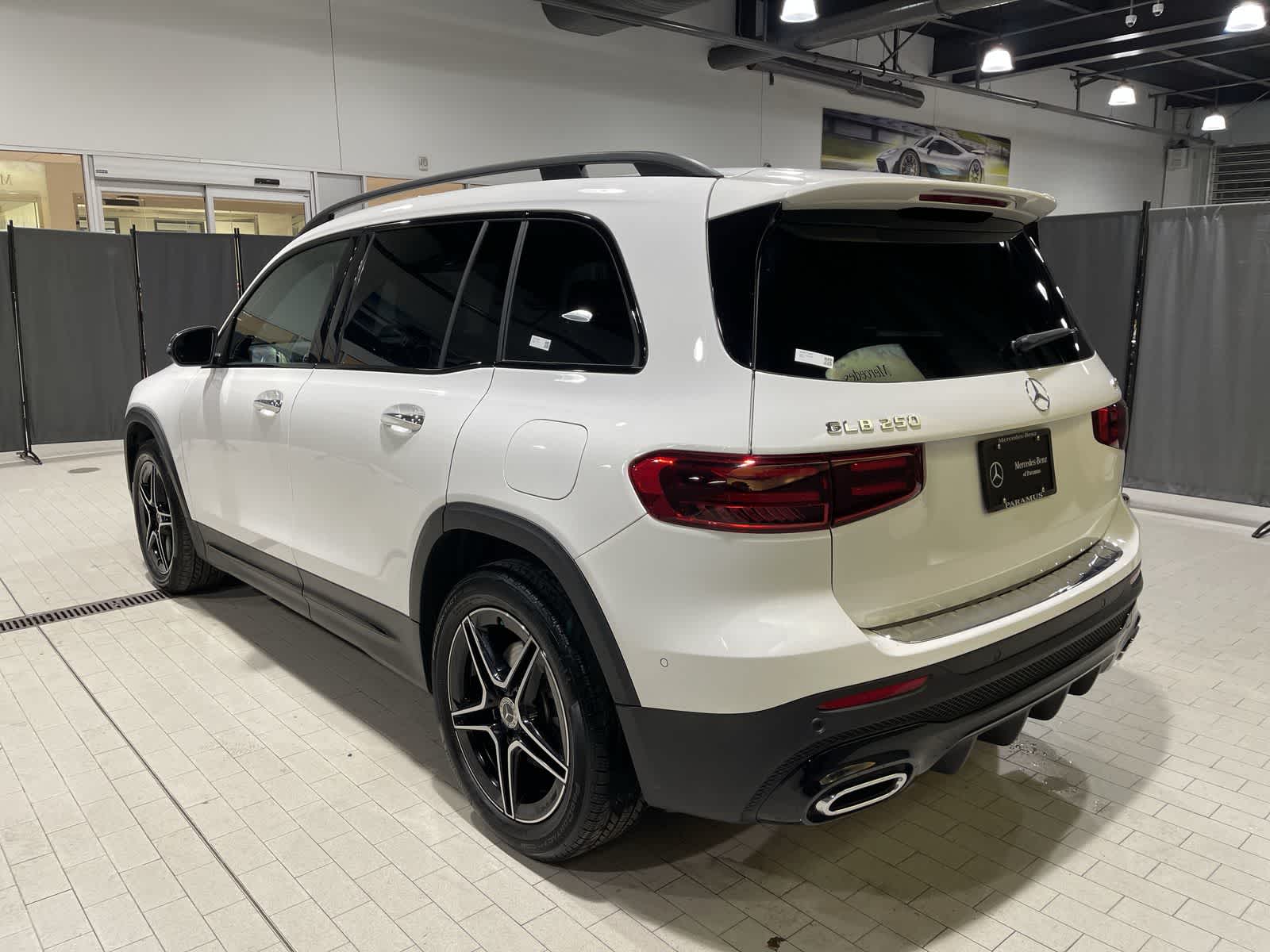 Thumbnail: 2025 Mercedes-Benz GLB - 16