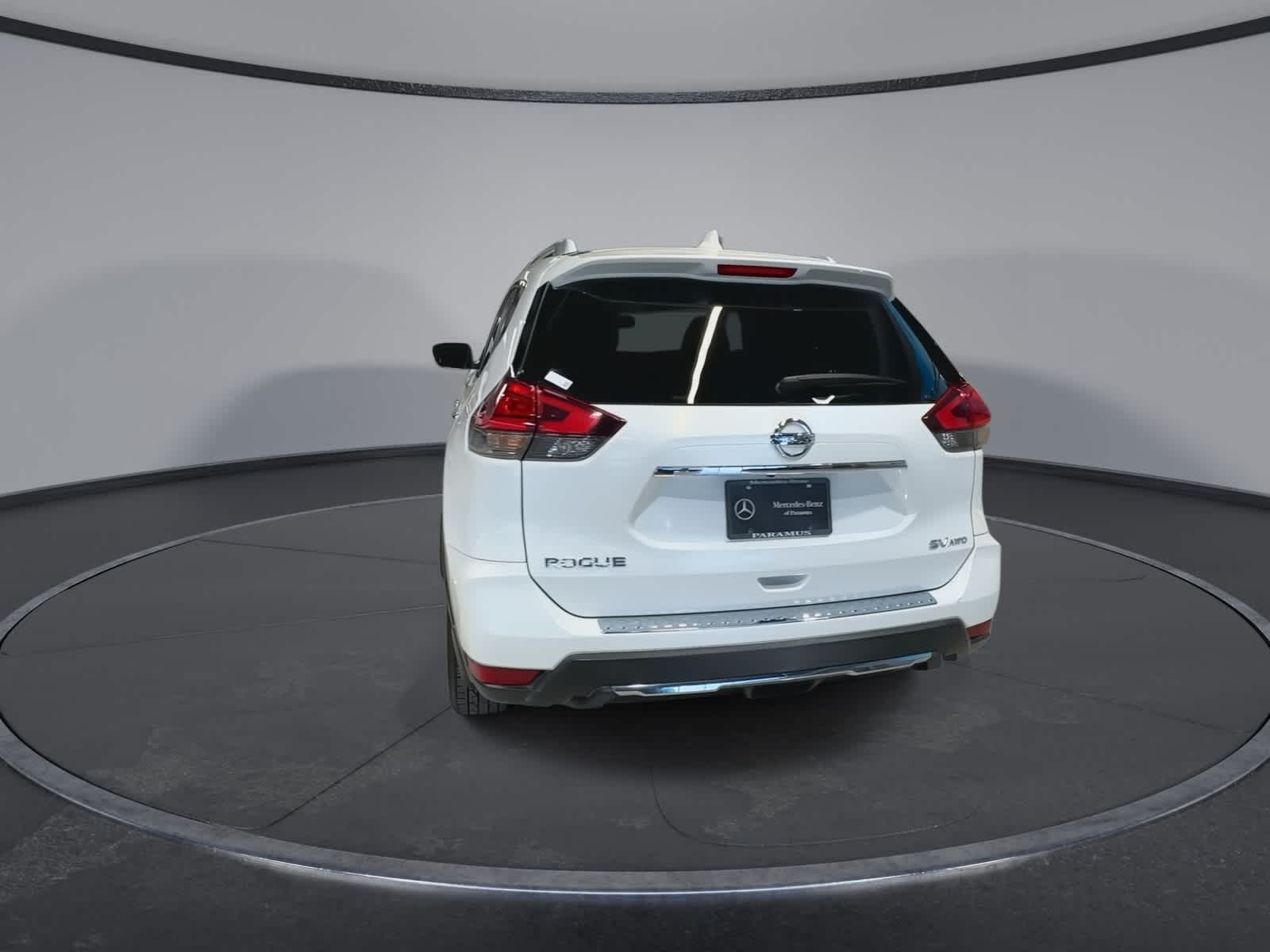 Thumbnail: 2017 Nissan Rogue - 9