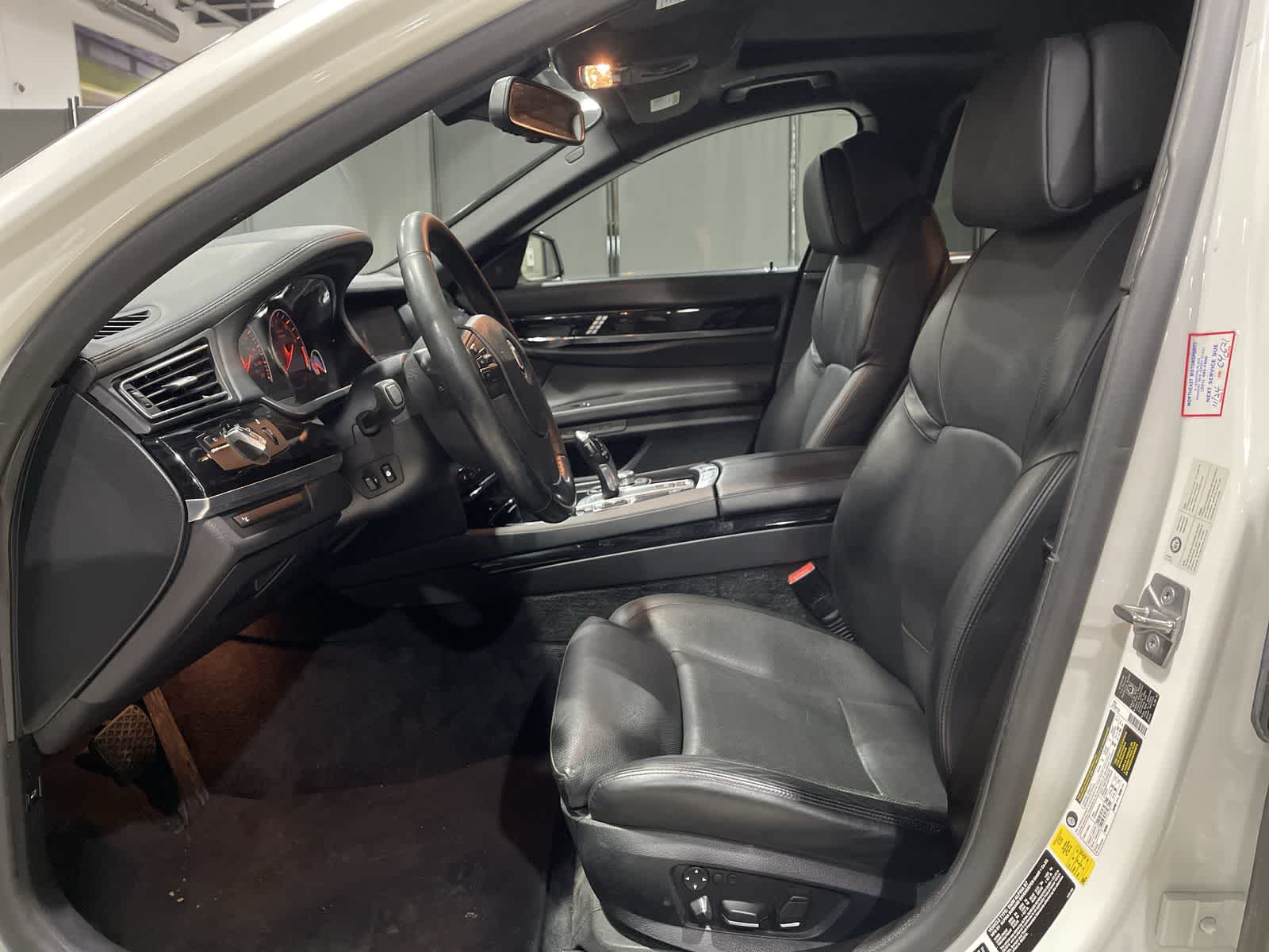 Thumbnail: 2011 BMW 7 Series - 14