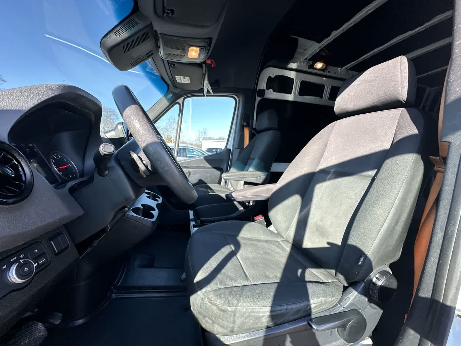Thumbnail: 2023 Mercedes-Benz Sprinter - 11