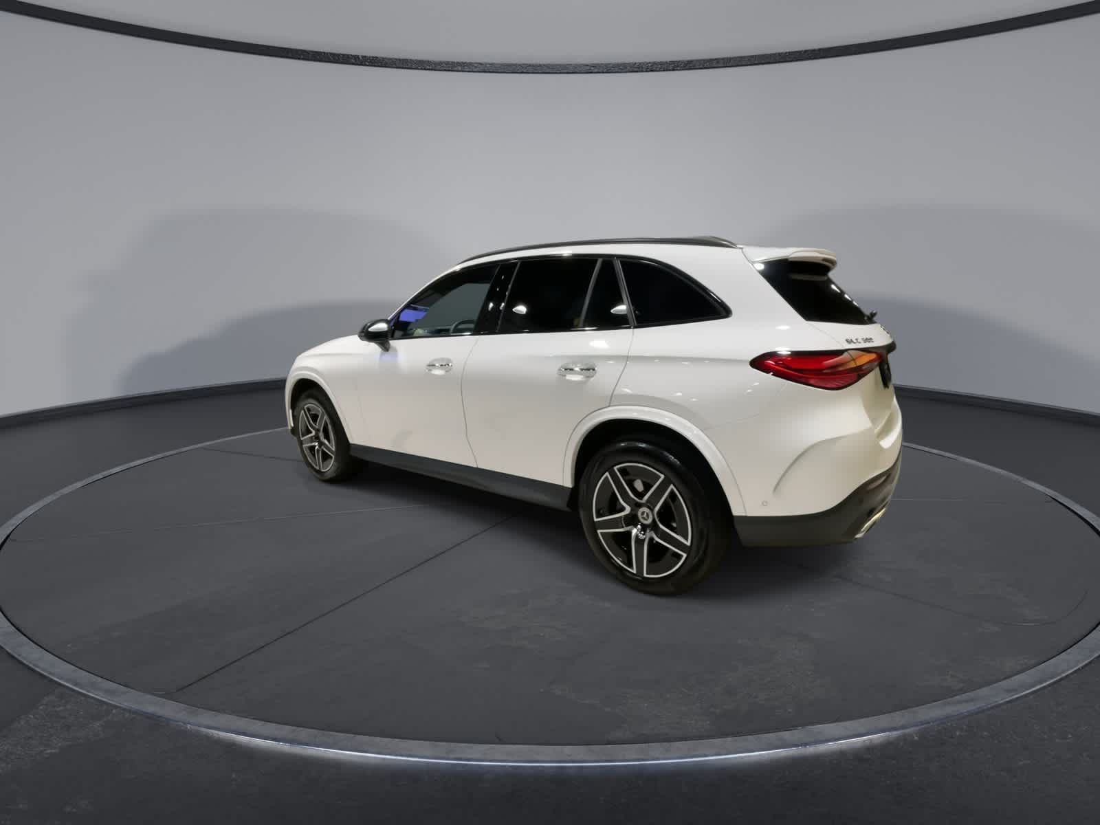 Thumbnail: 2025 Mercedes-Benz GLC - 8