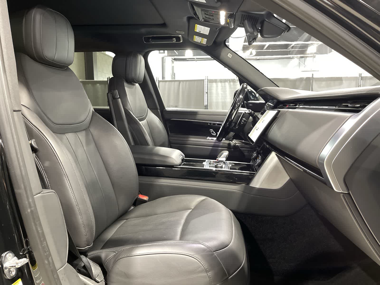 Thumbnail: 2023 Land Rover Range Rover - 26