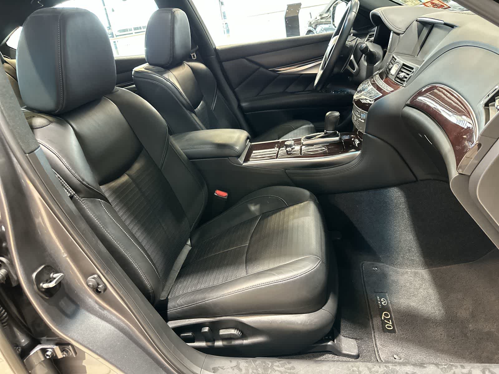 Thumbnail: 2017 INFINITI Q70 - 26