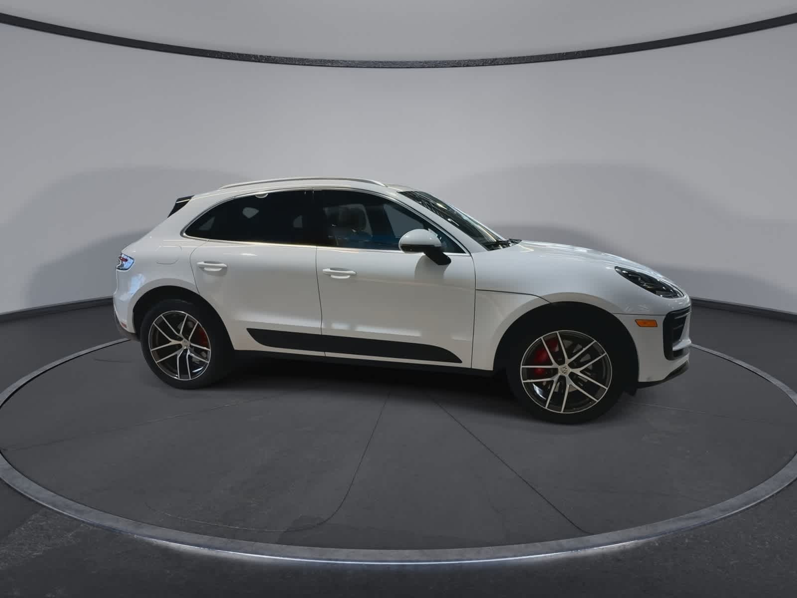 Thumbnail: 2023 Porsche Macan - 13