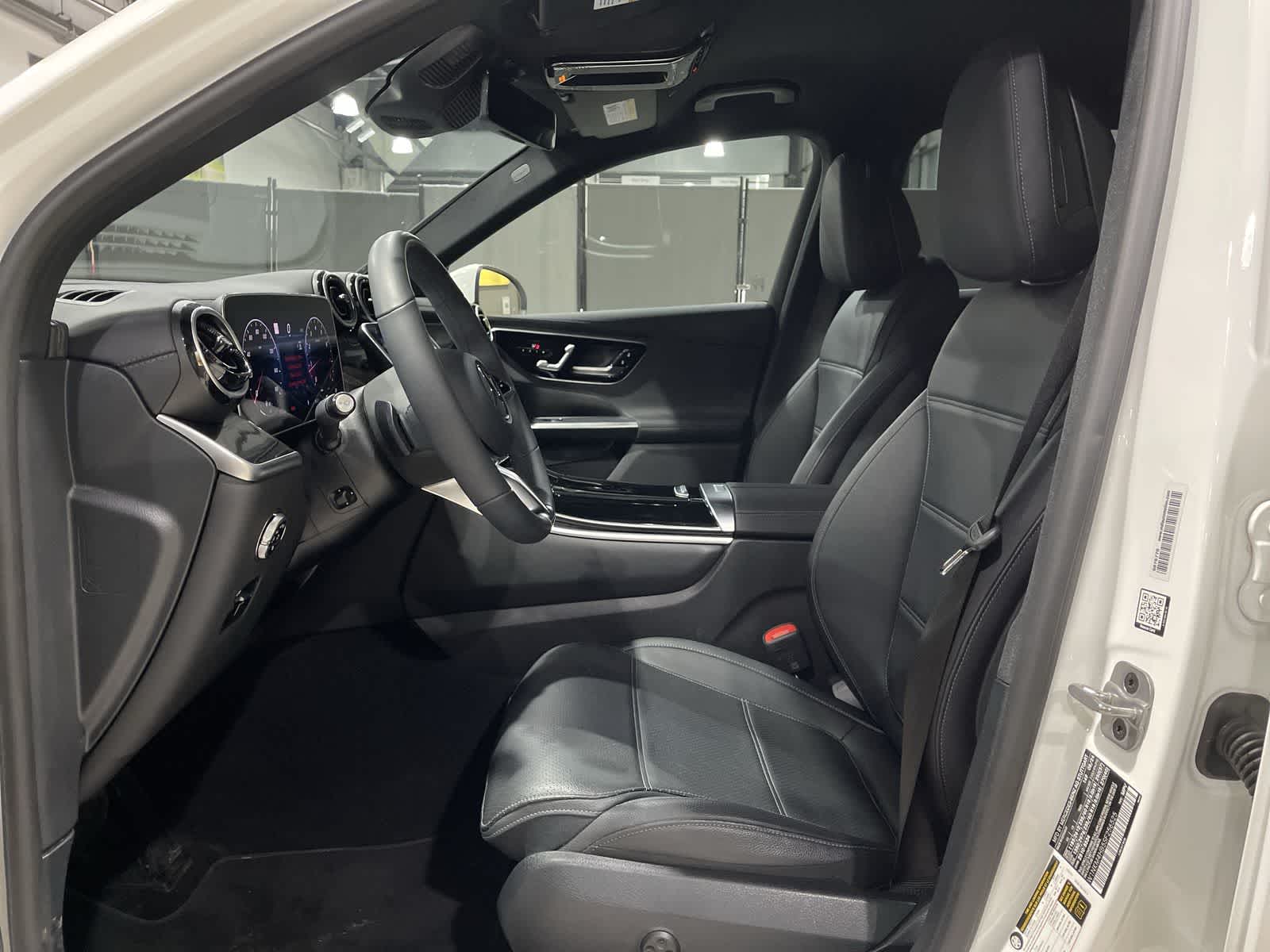 Thumbnail: 2025 Mercedes-Benz GLC - 14