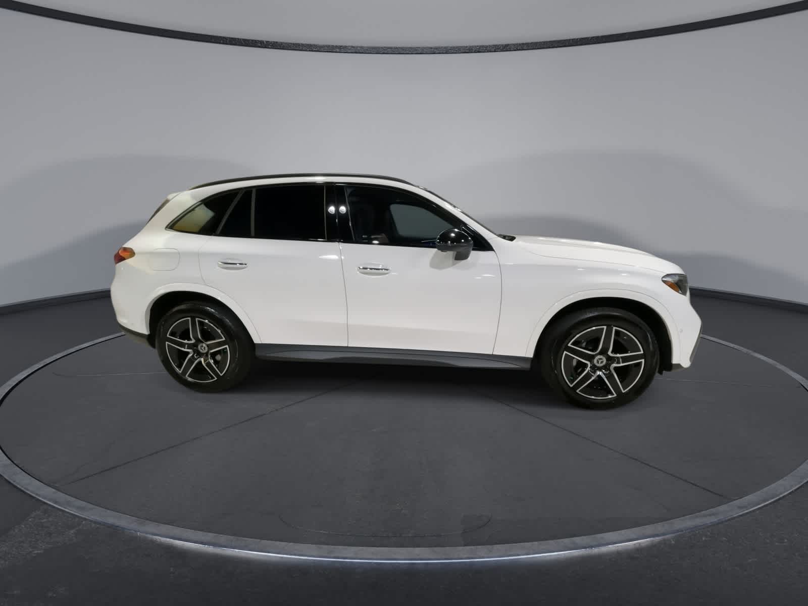 Thumbnail: 2025 Mercedes-Benz GLC - 13