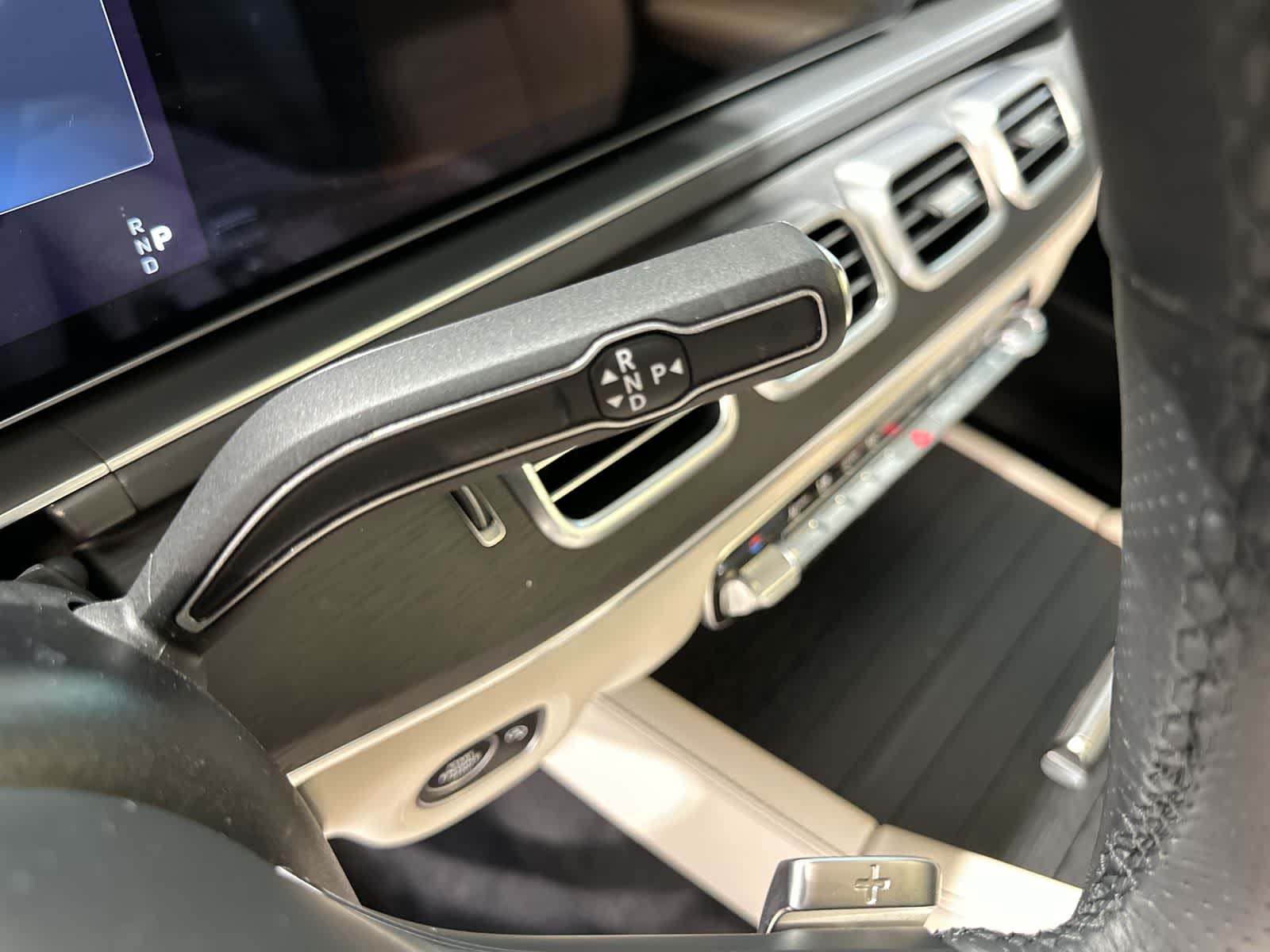 Thumbnail: 2025 Mercedes-Benz GLS - 29