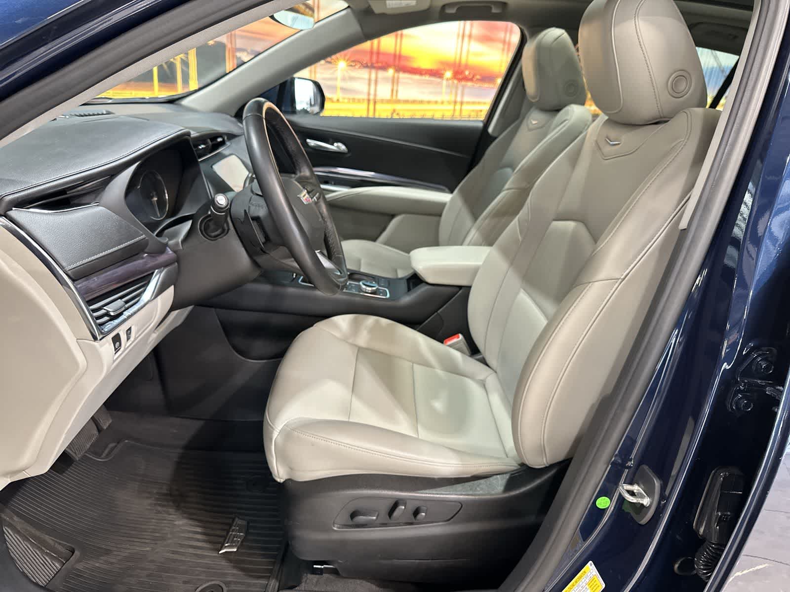 Thumbnail: 2021 Cadillac XT4 - 23