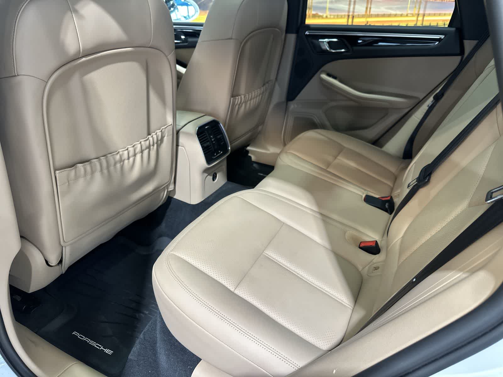 Thumbnail: 2023 Porsche Macan - 24