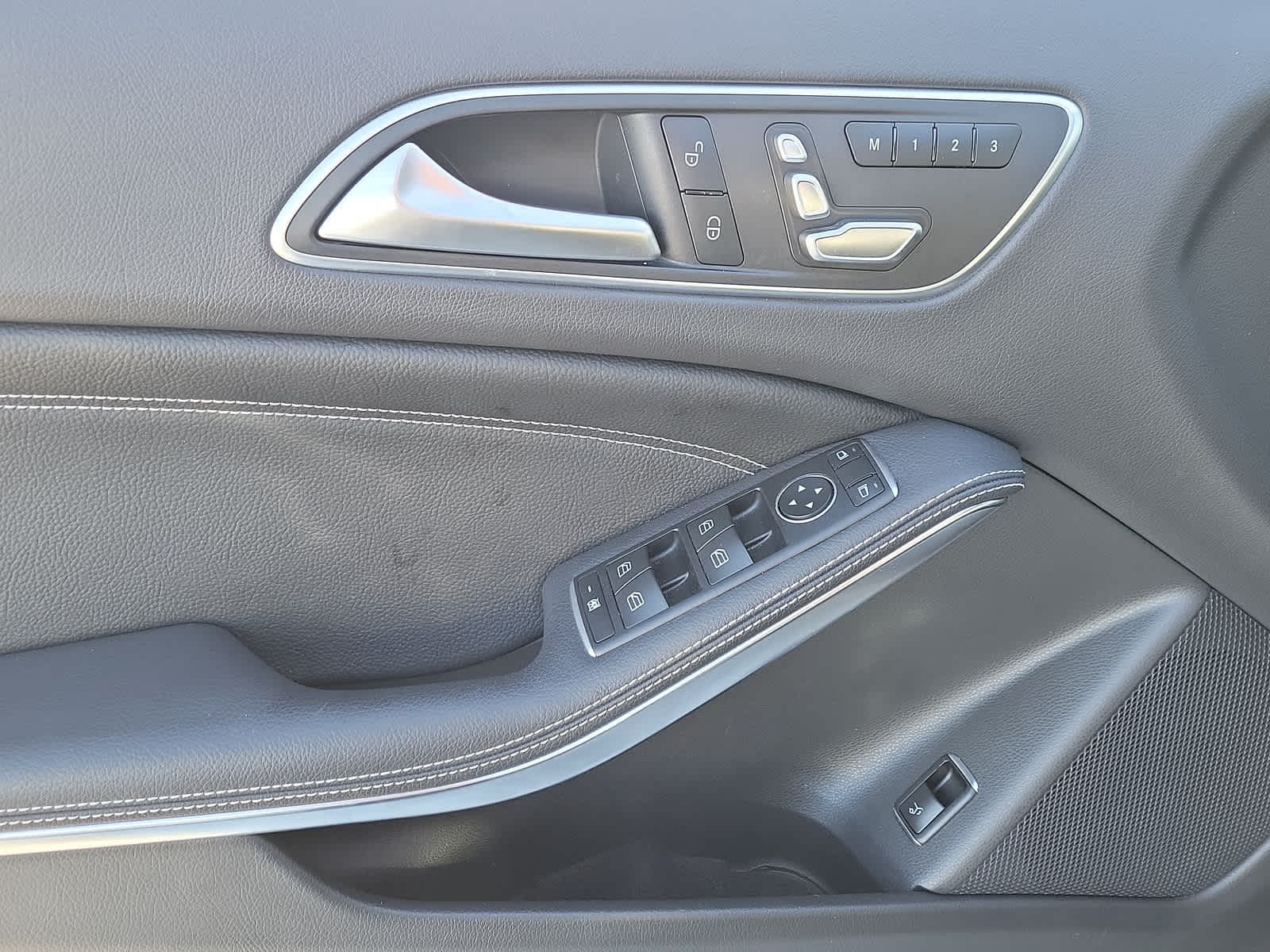 Thumbnail: 2020 Mercedes-Benz GLA - 10