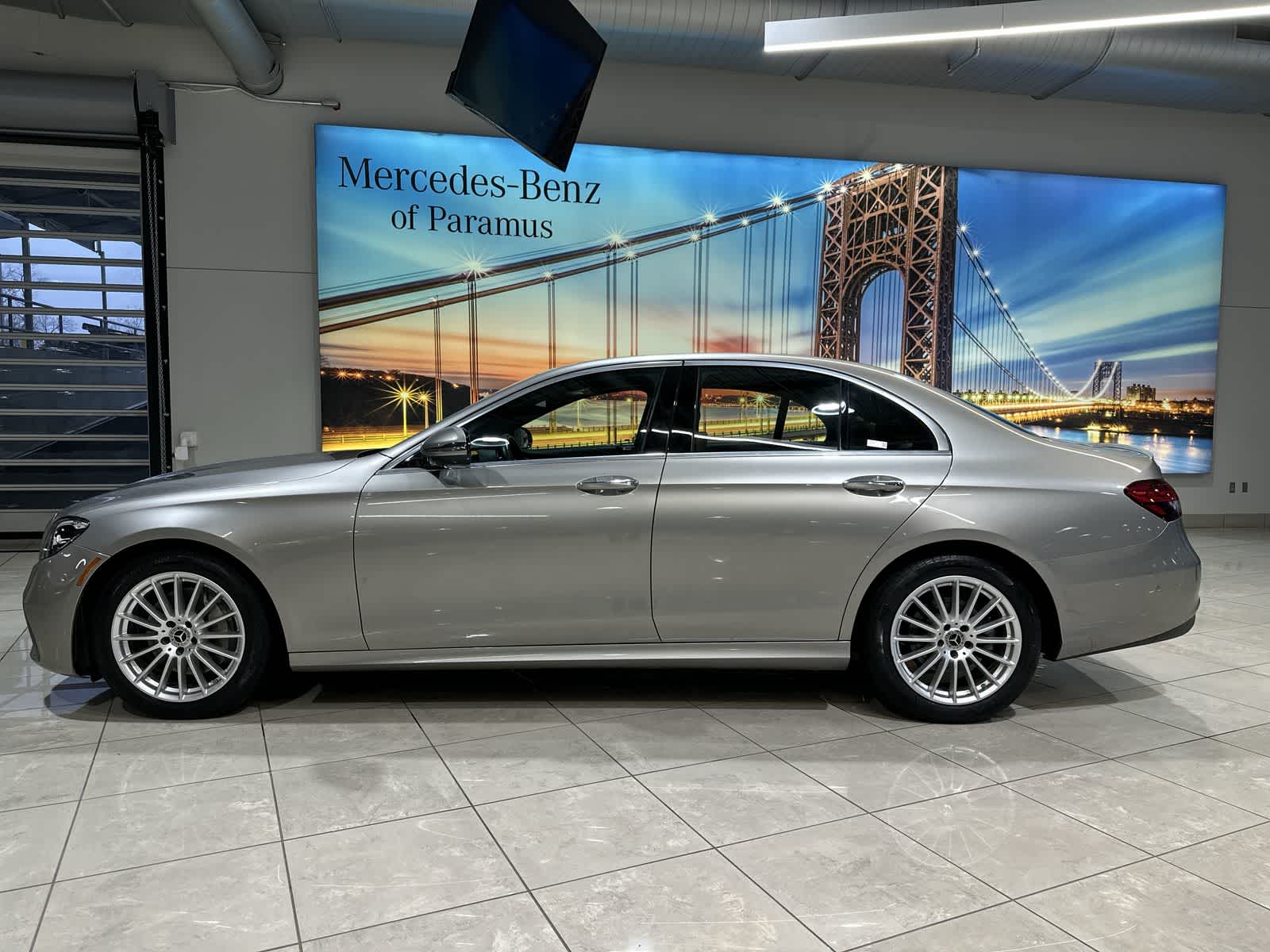 Thumbnail: 2022 Mercedes-Benz E-Class - 15